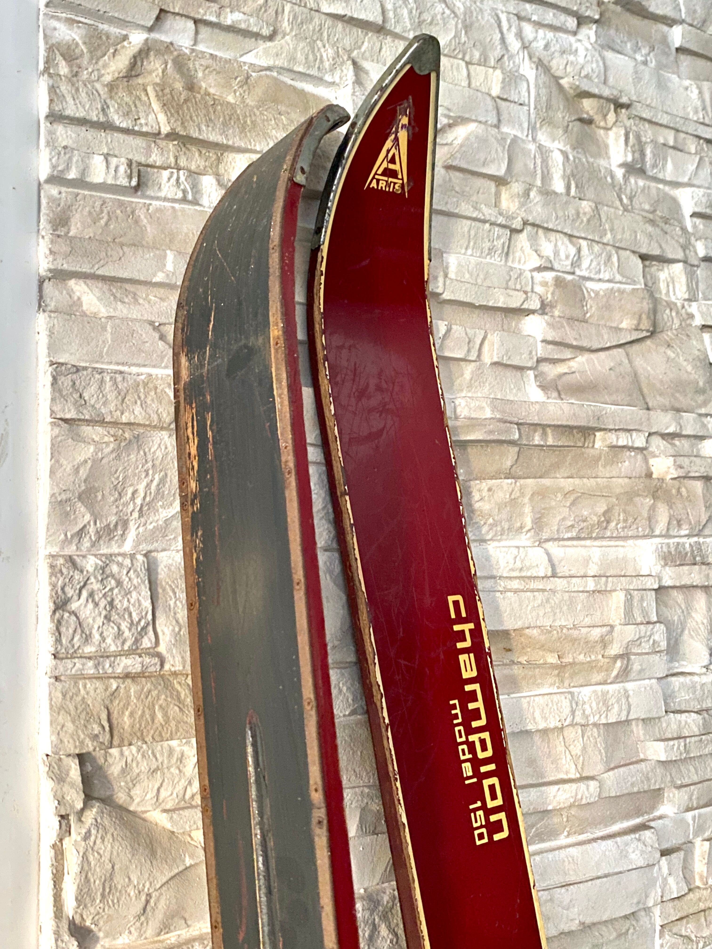 Paire de ski vintage en bois