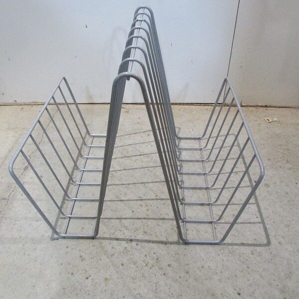 Wire magazine rack