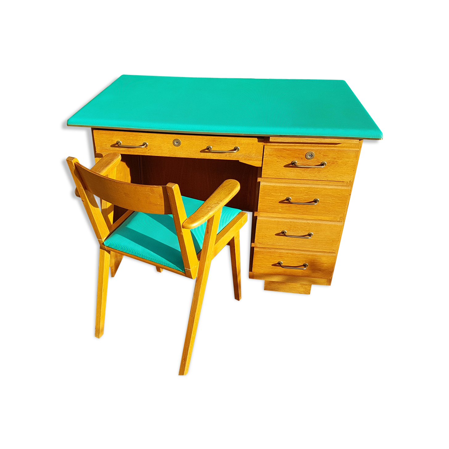 Box desk and its Scandinavian armchair with 50s compass feet