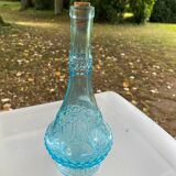 Carafe en verre transparent bleu
