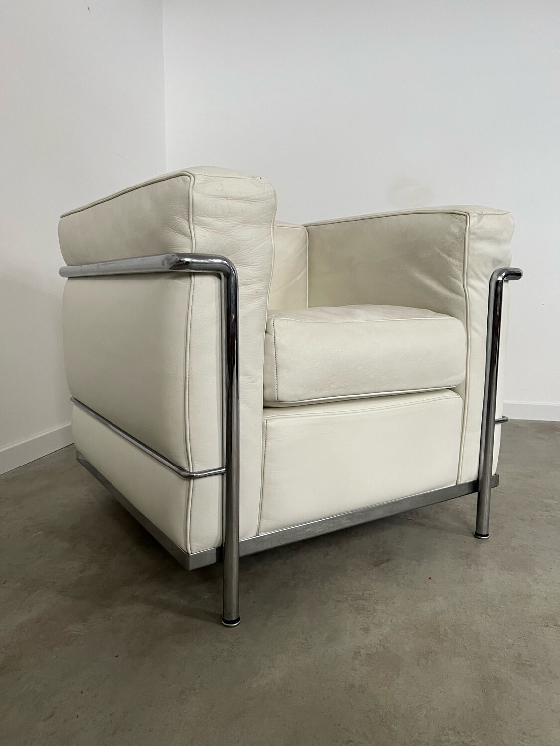 Armchair LC2 design Le Corbusier for Cassina