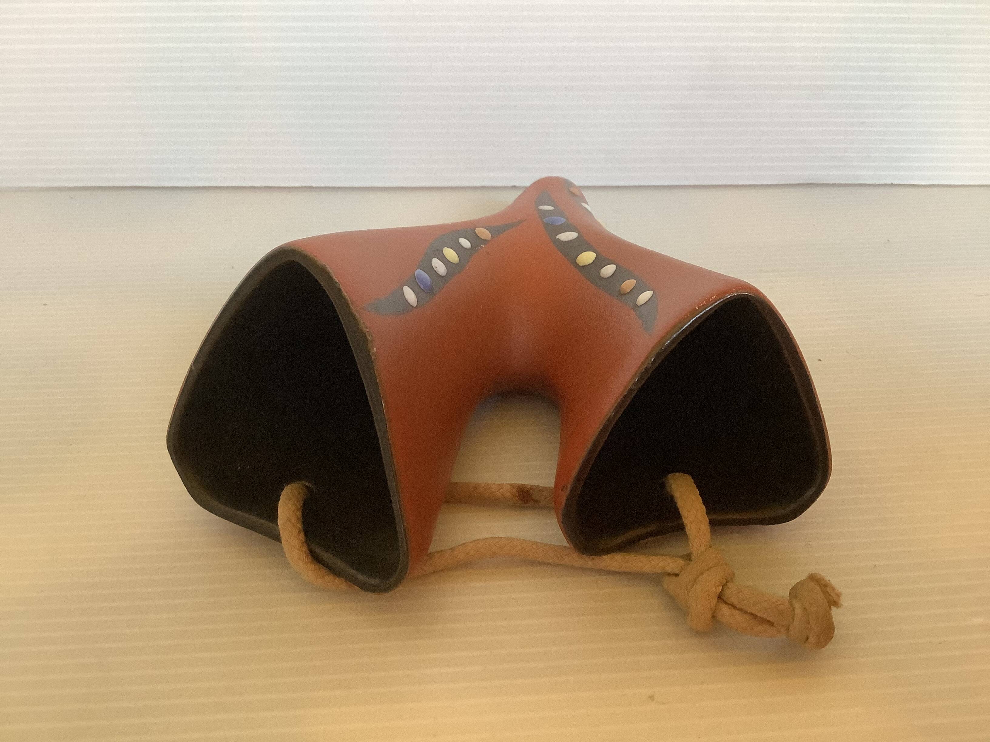 Enamelled bouquetière points