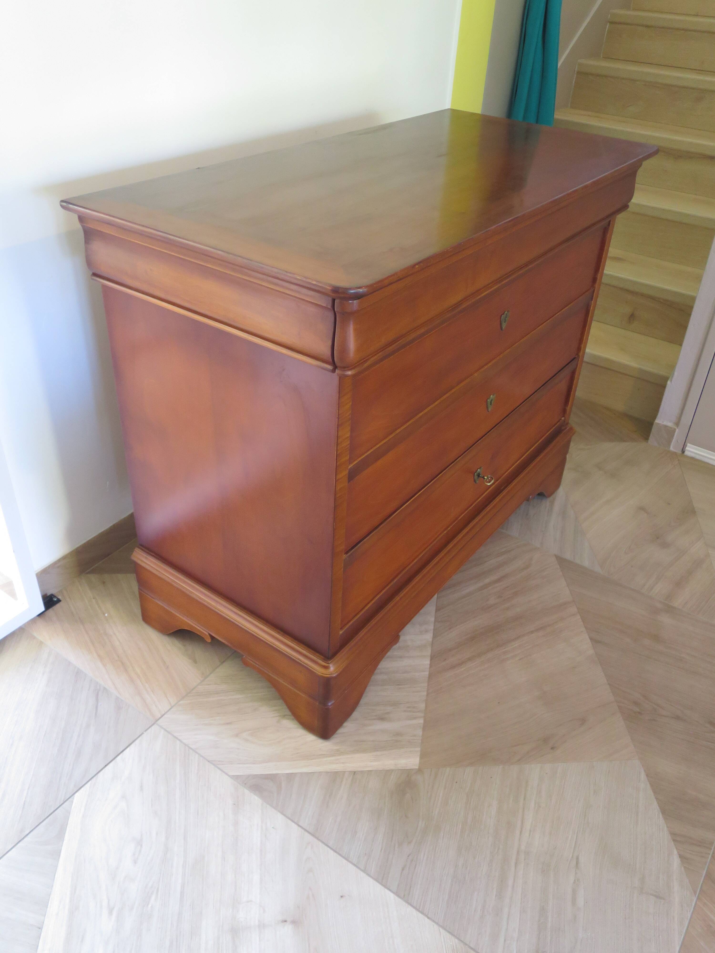 Beautiful Louis Philippe chest of drawers with 4 drawers - 3 locks - in cherry wood - 1980s