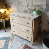 Wooden chest of drawers