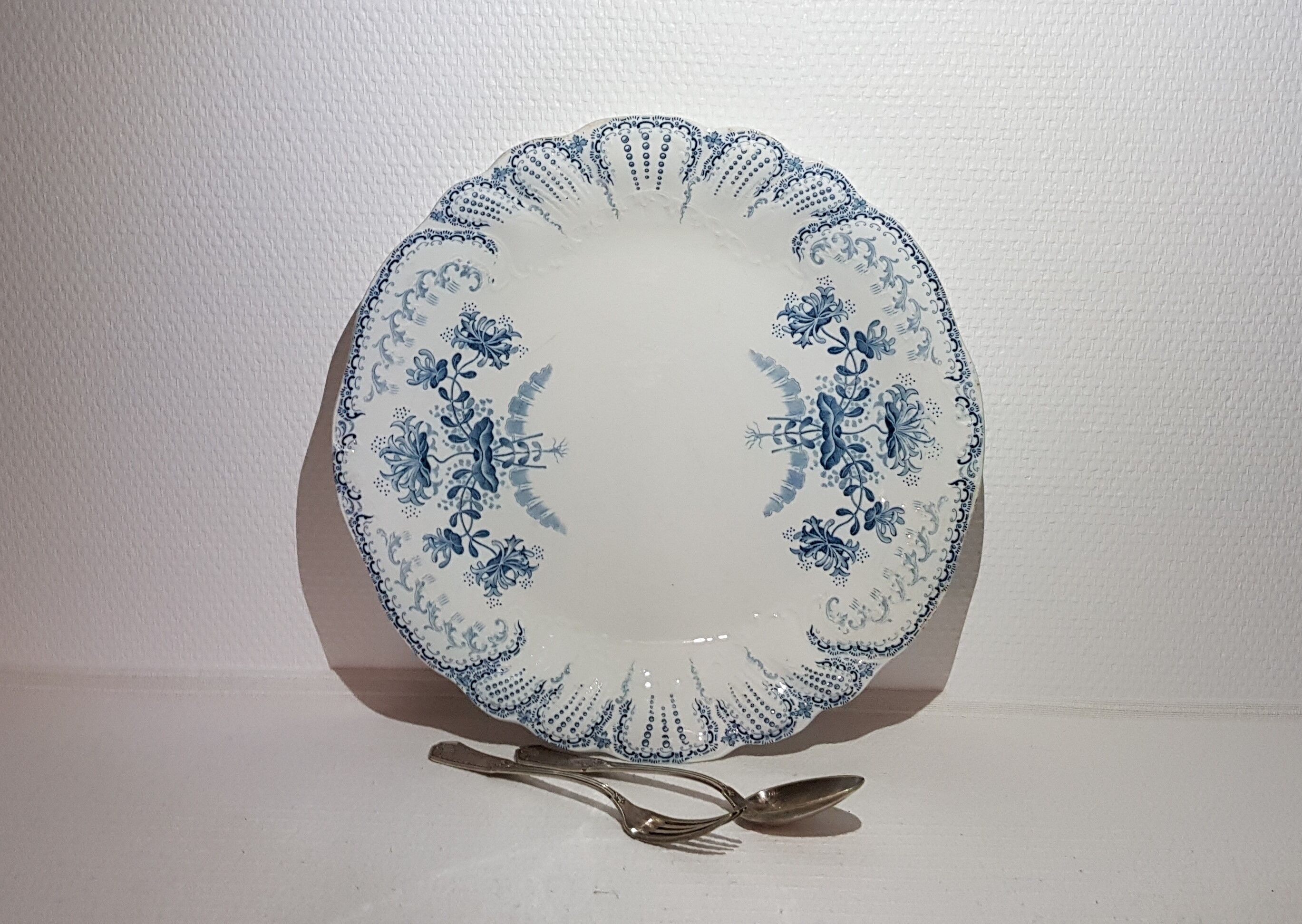 Earthenware dish of St Amand and Hamage North Regency model, iron earth