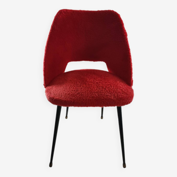 Chaise "tonneau" en moumoute rouge vintage