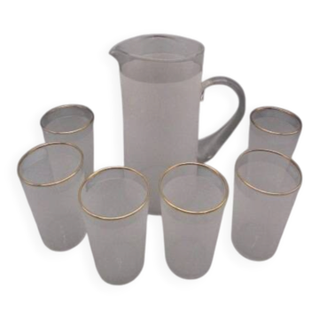 Serve a vintage frosted glass orangeade.