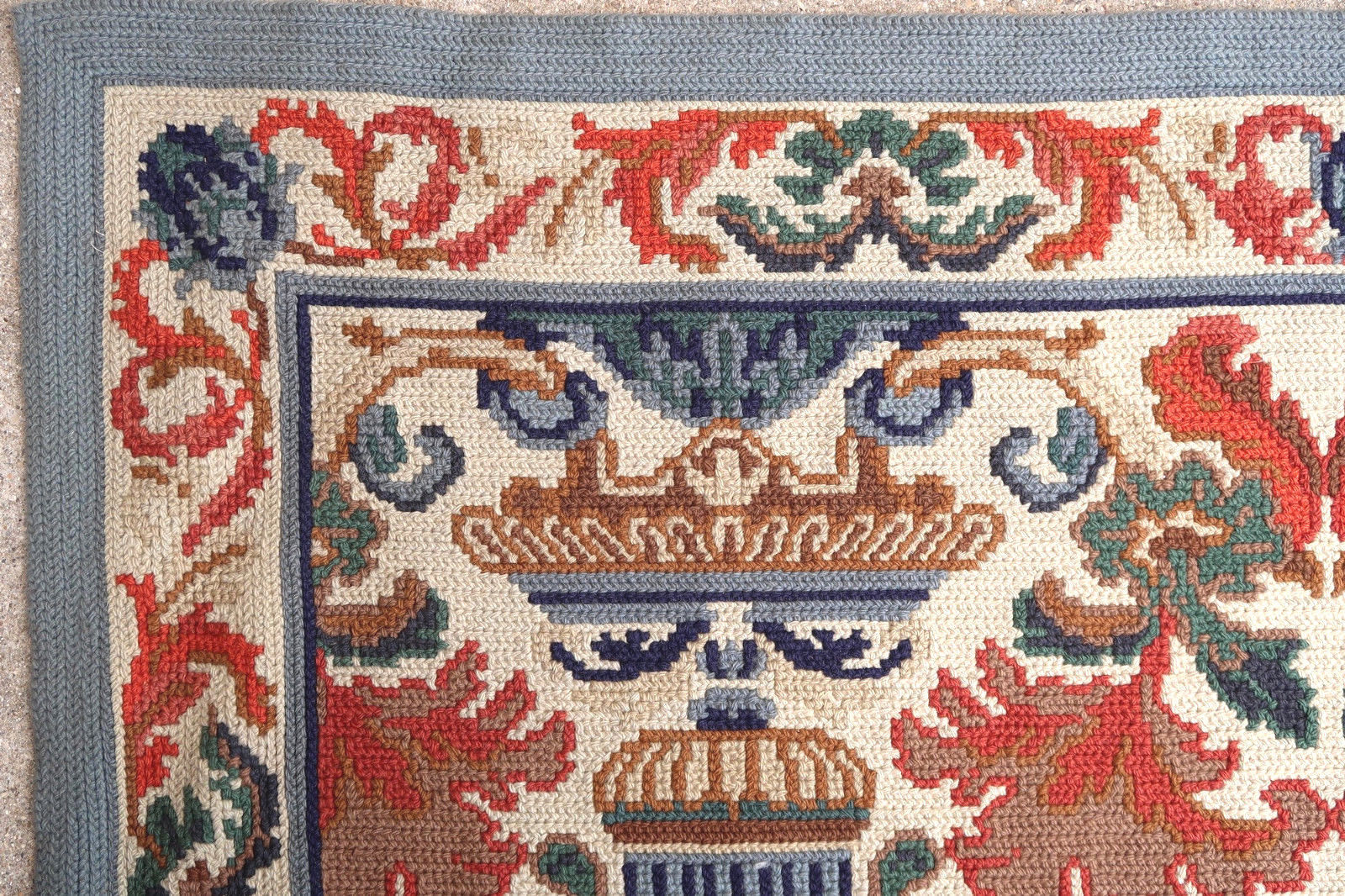 Tapis portugais Arraiolos 1950 - 237 X 183 cm