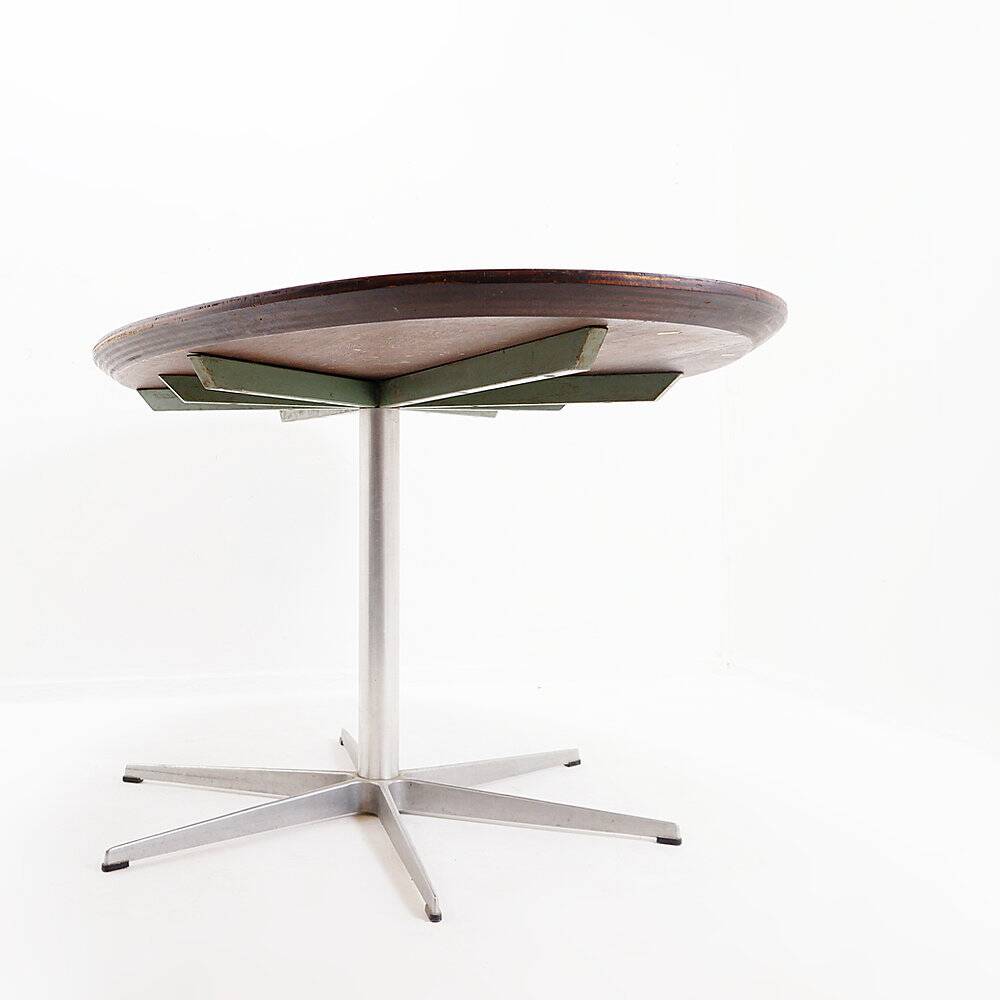 Star-shaped dining table with 6 branches by Arne Jacobsen for Fritz Hansen, 1970s.