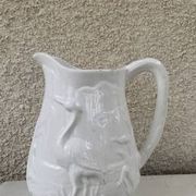 Carafe le héron en ceramique émaillée blanche barbotine