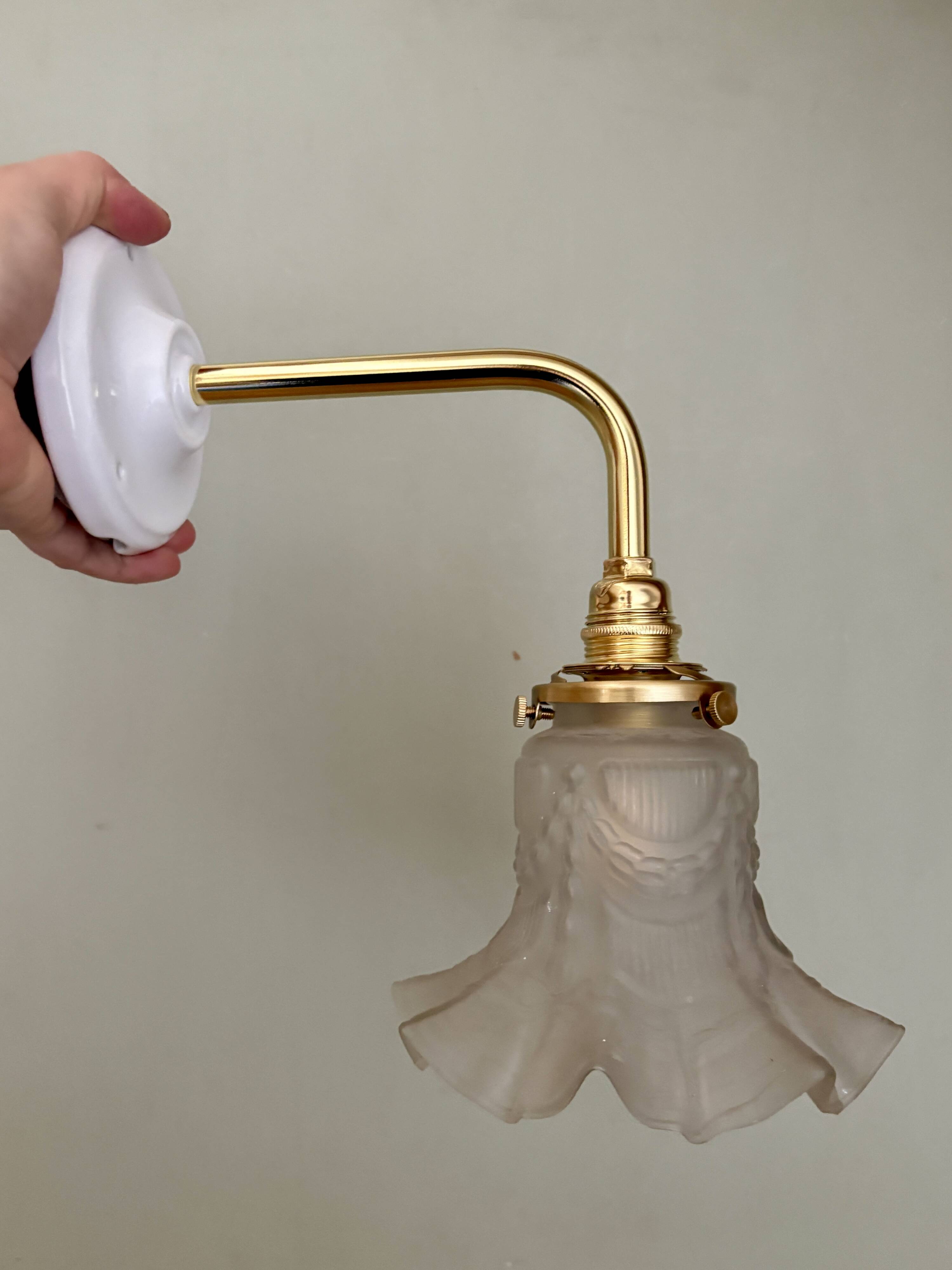 Vintage tulip gold elbow wall lamp in frosted glass