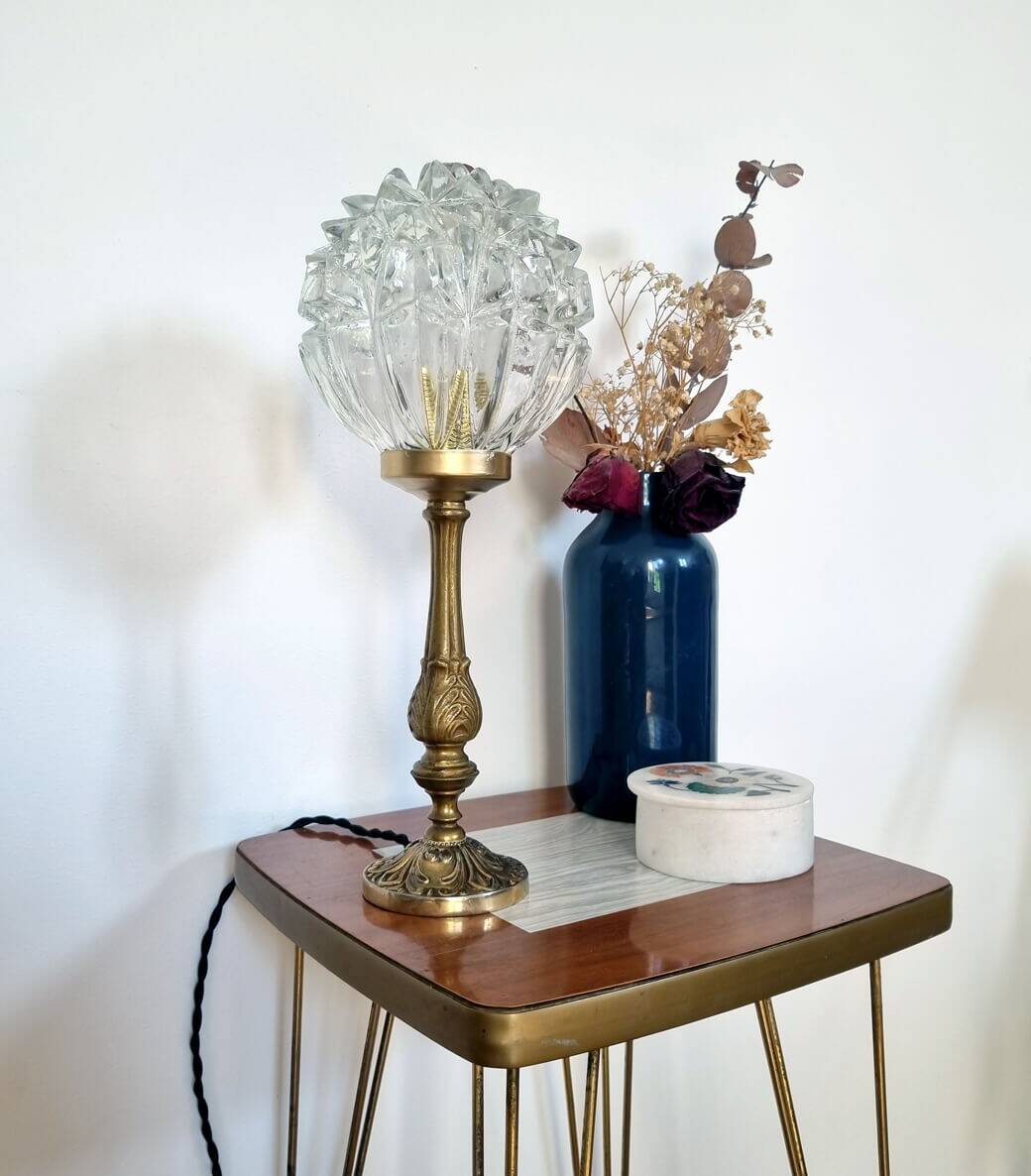 Globe lamp