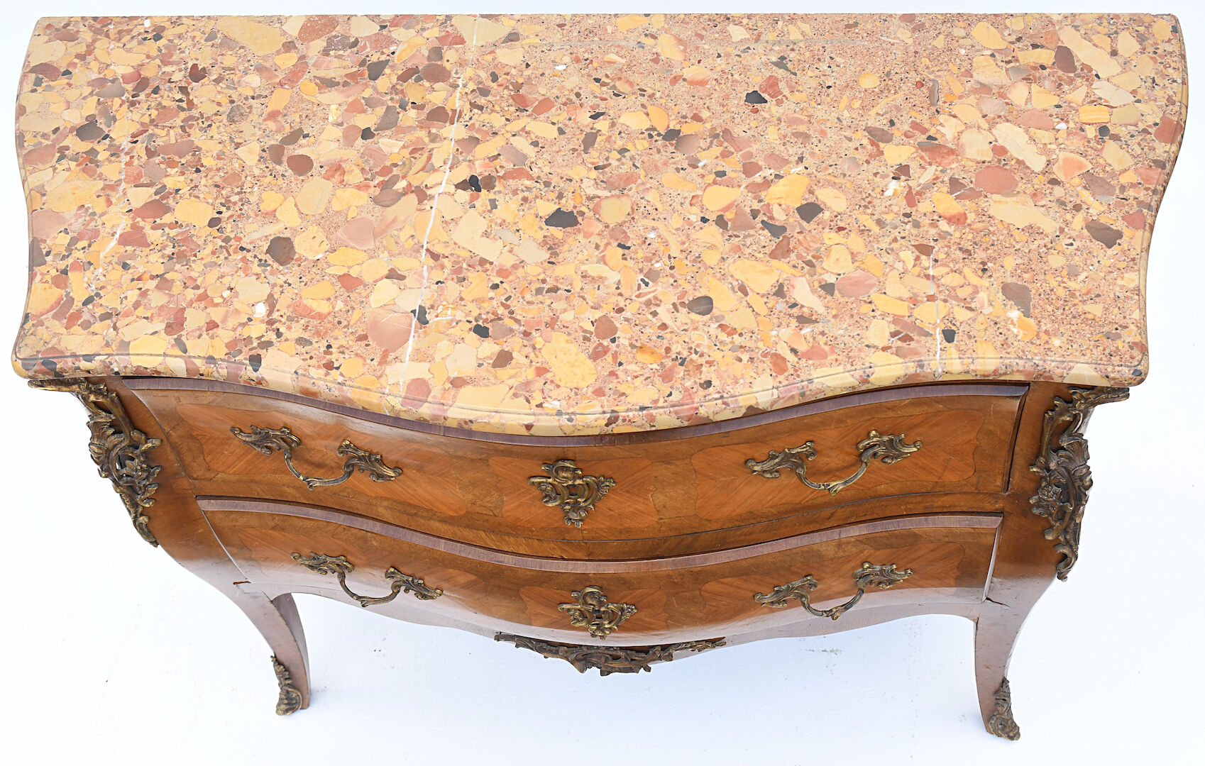 Curved chest of drawers