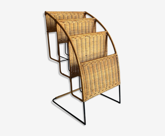 Magazine holder in rattan and lacquered metal by Raoul Guys