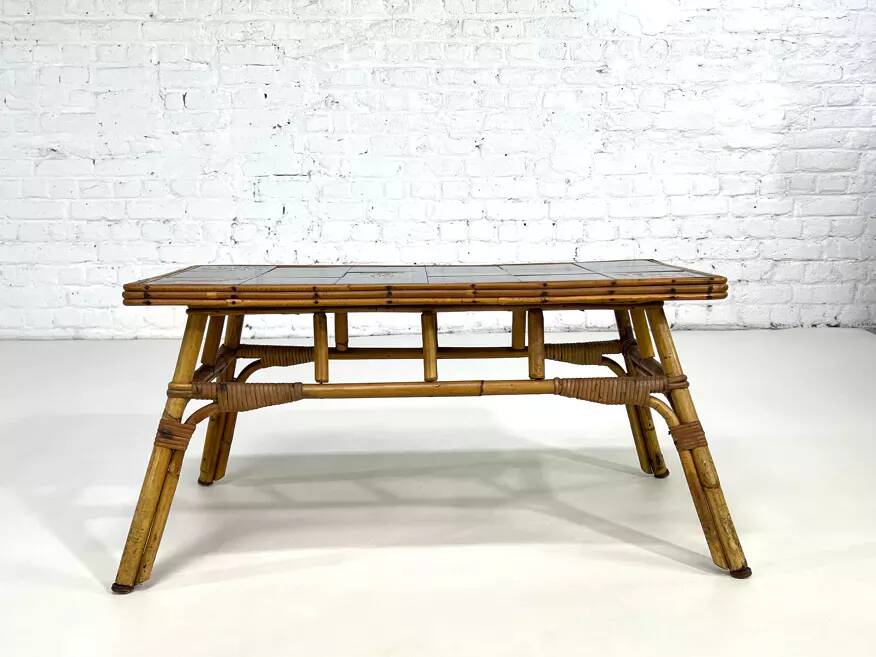 50s/60s coffee table in rattan and ceramic