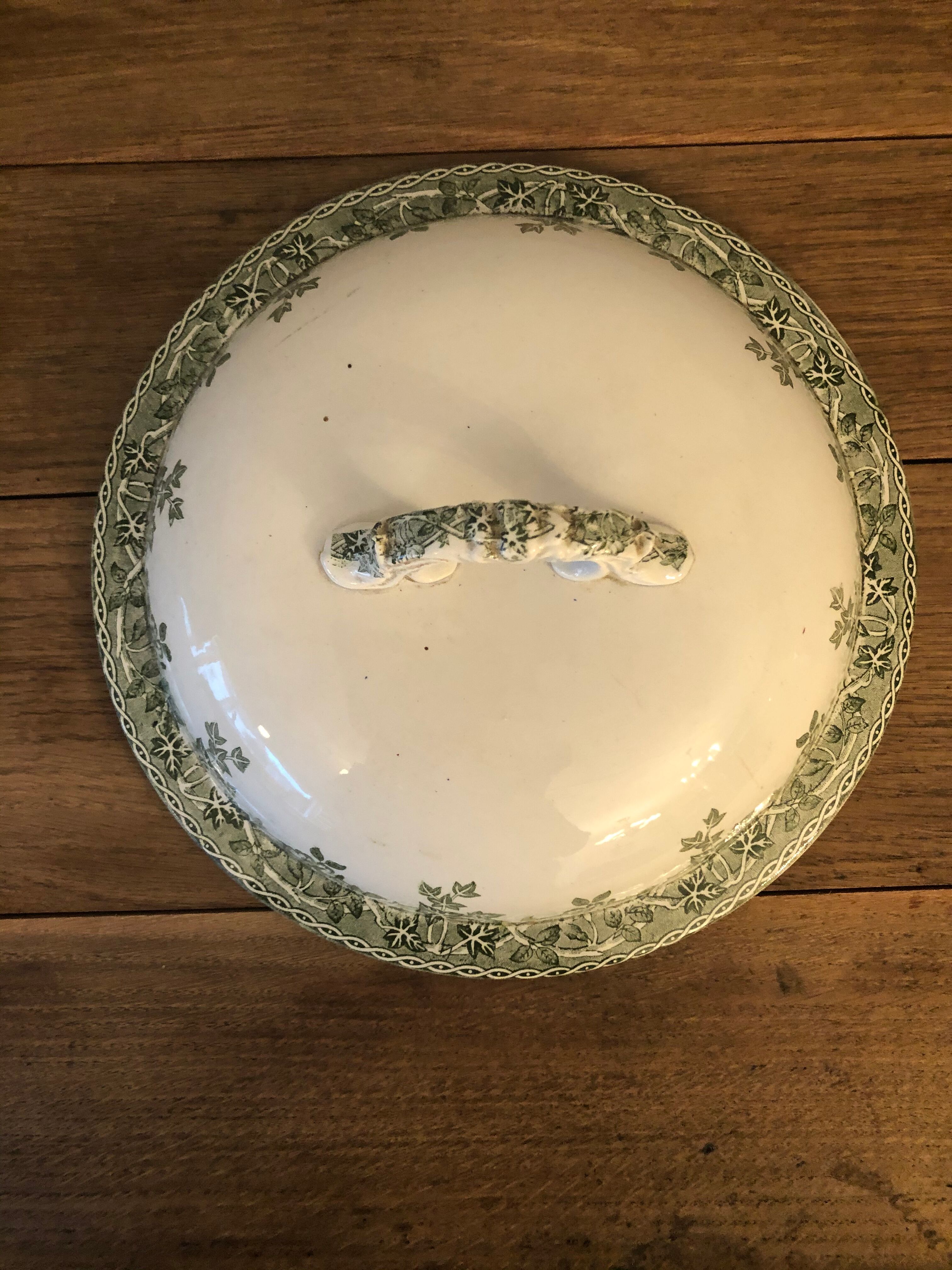 Soup pot in antique earthenware
