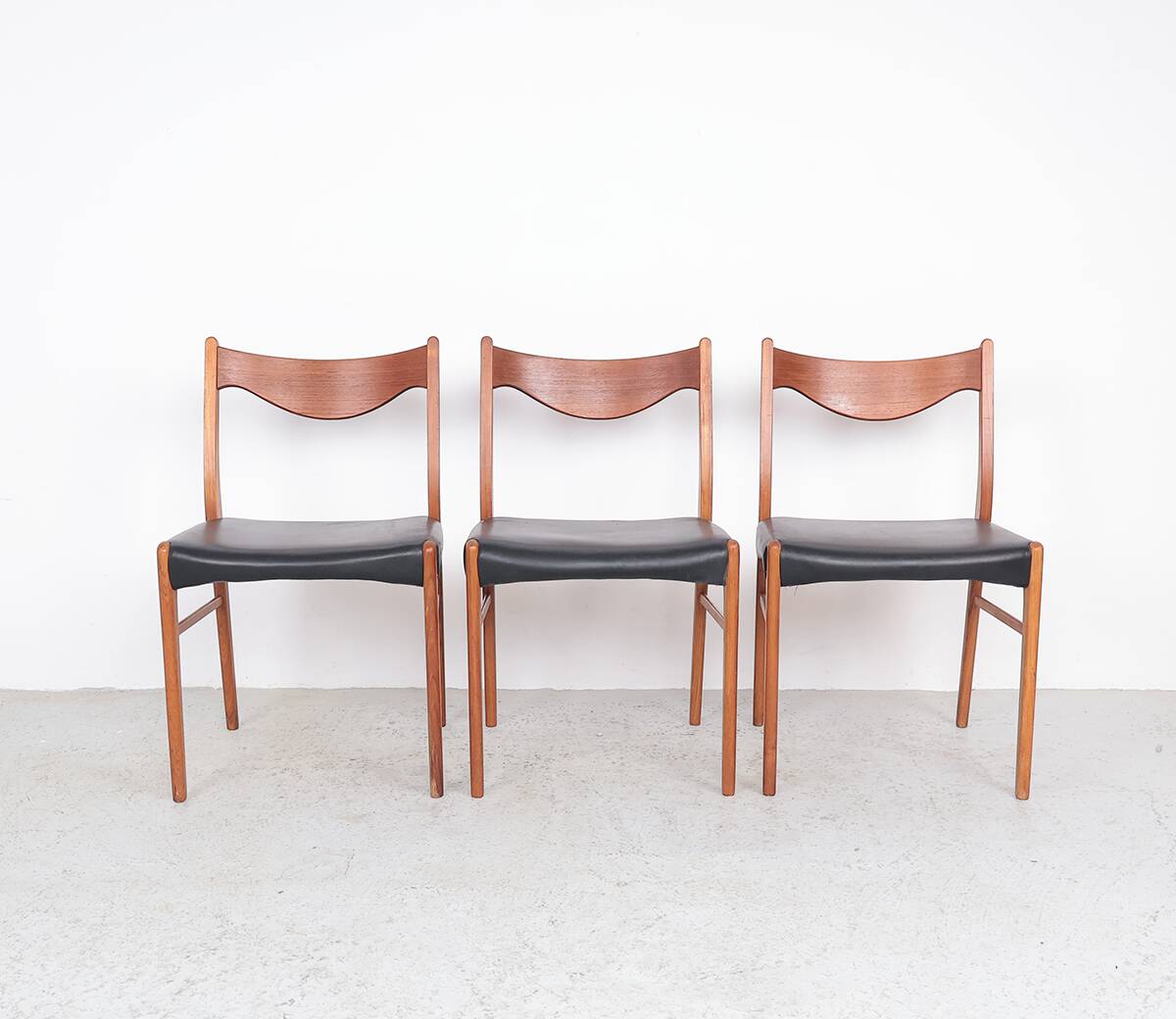 Teak and leather chairs by Arne Wahl Iversen for Glyngøre Stolefabrik, 1960
