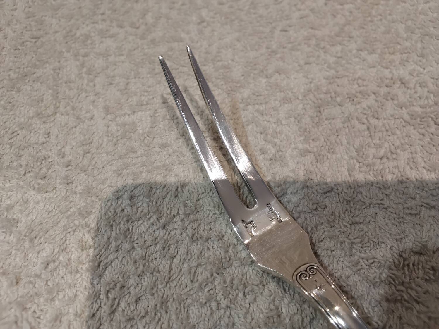 Fourchette à viande froide en métal argenté orfèvre Christofle Malmaison