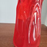 Vase en verre rouge