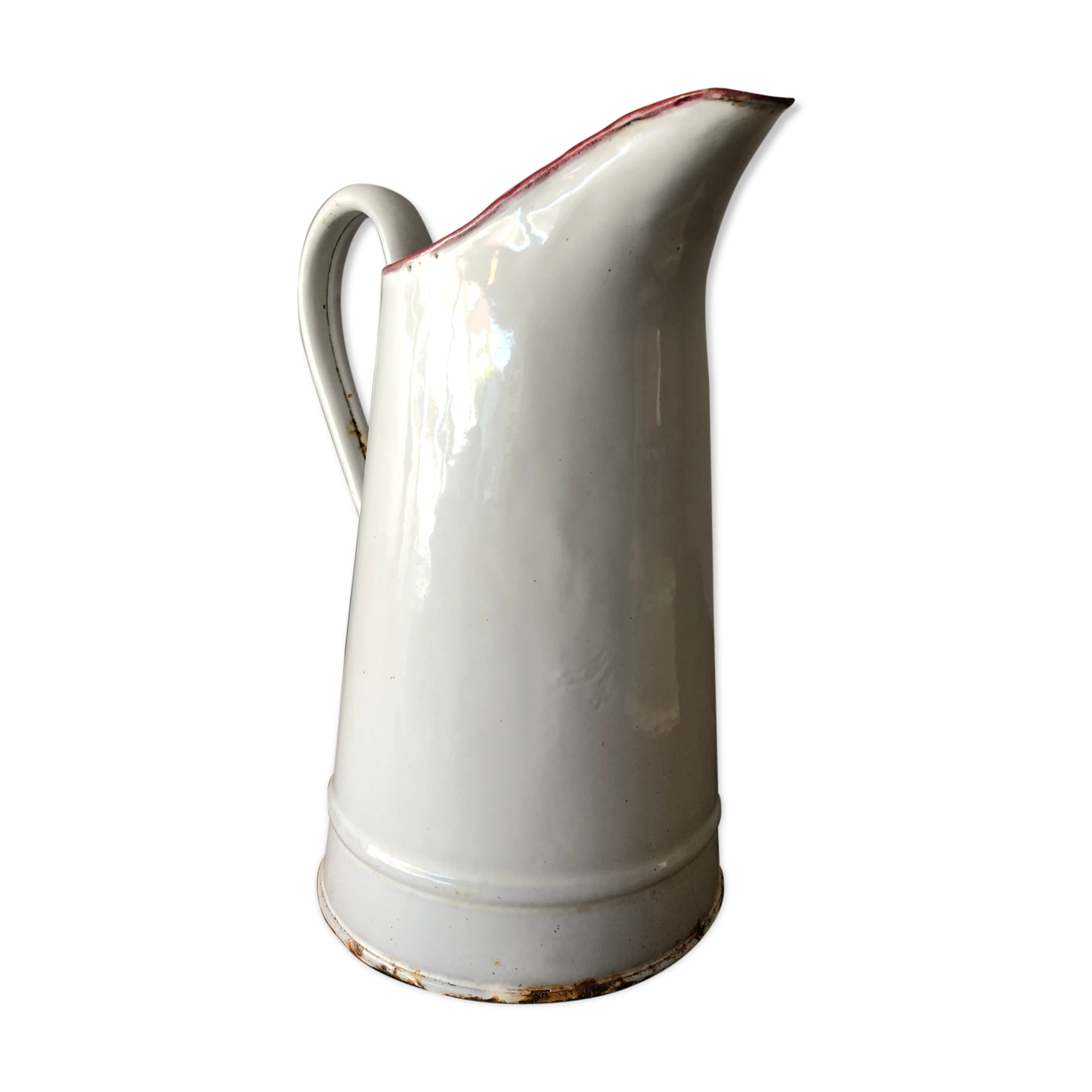 Old pitcher in enamelled sheet metal