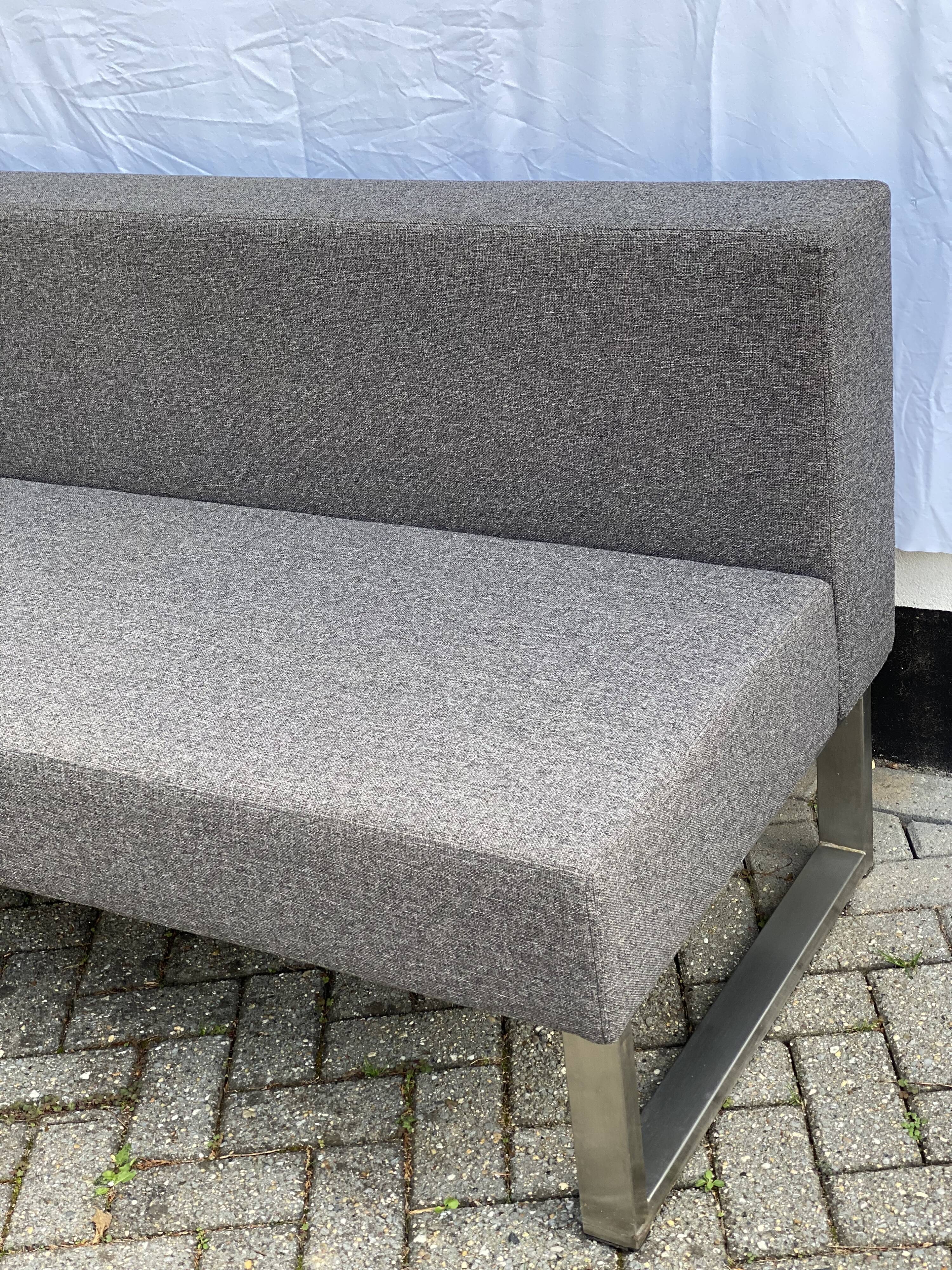 Contemporary 3-seat bench