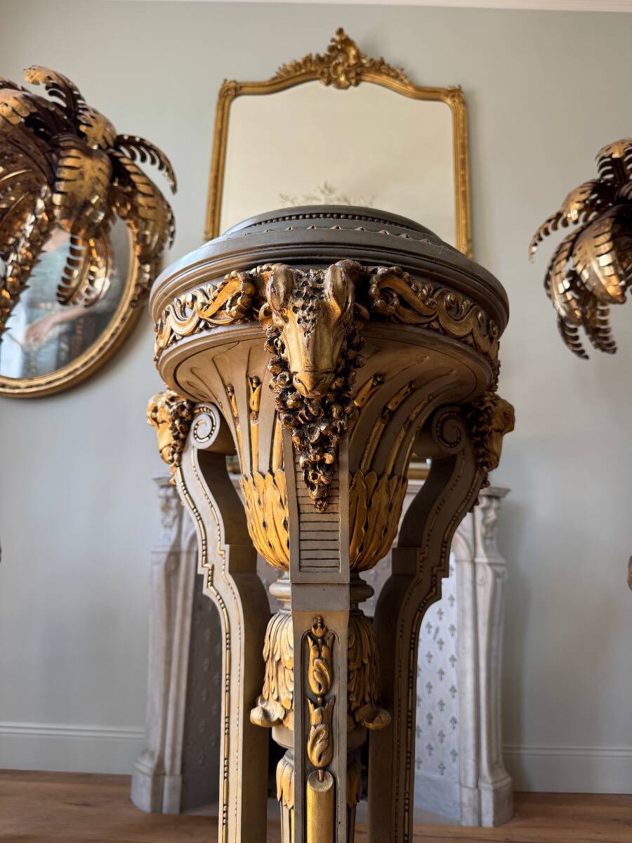 "Column 'to the goats' in Louis XVI style from the Napoleonic III period."