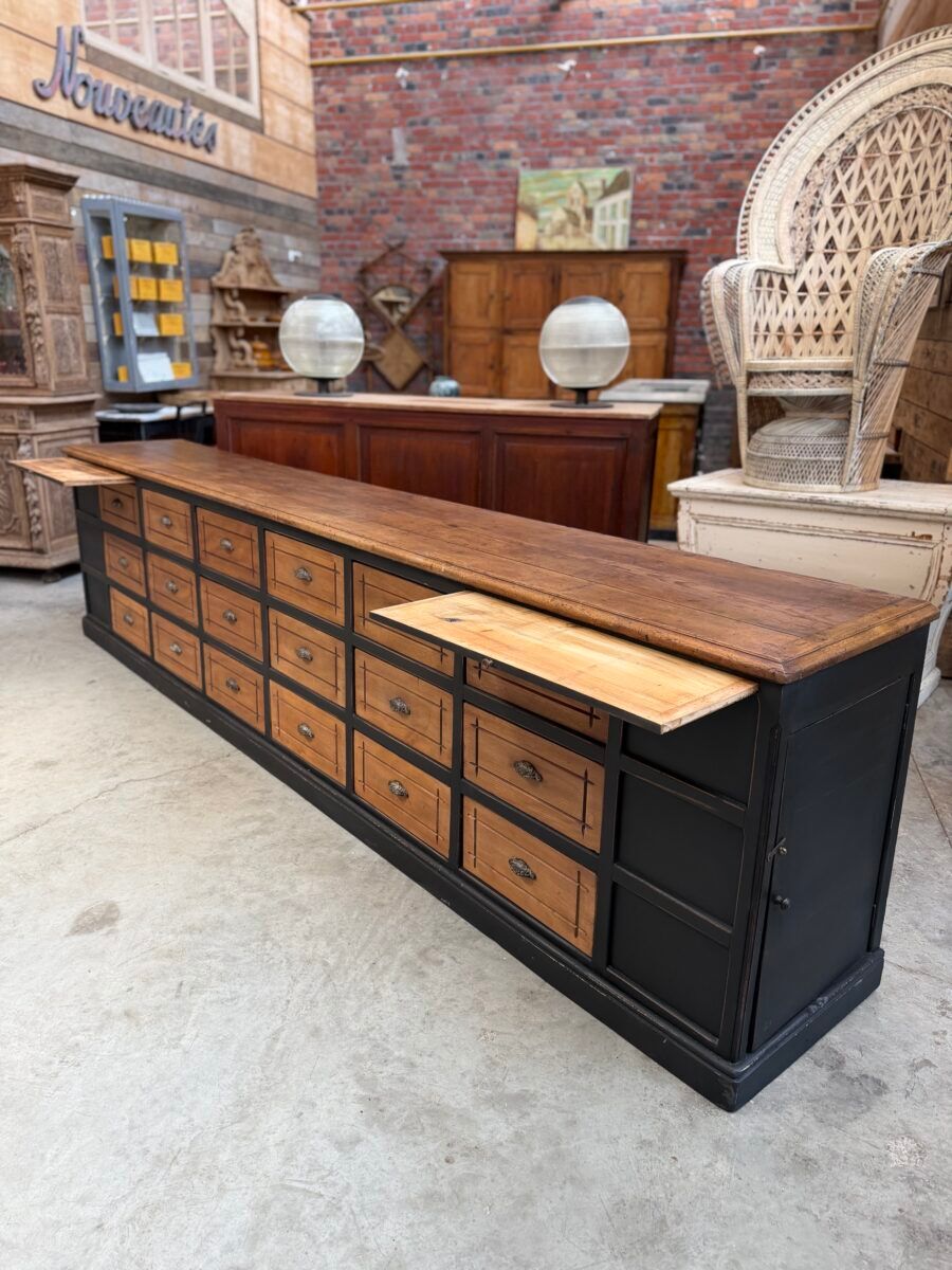 Immense workshop furniture from the early 20th century.