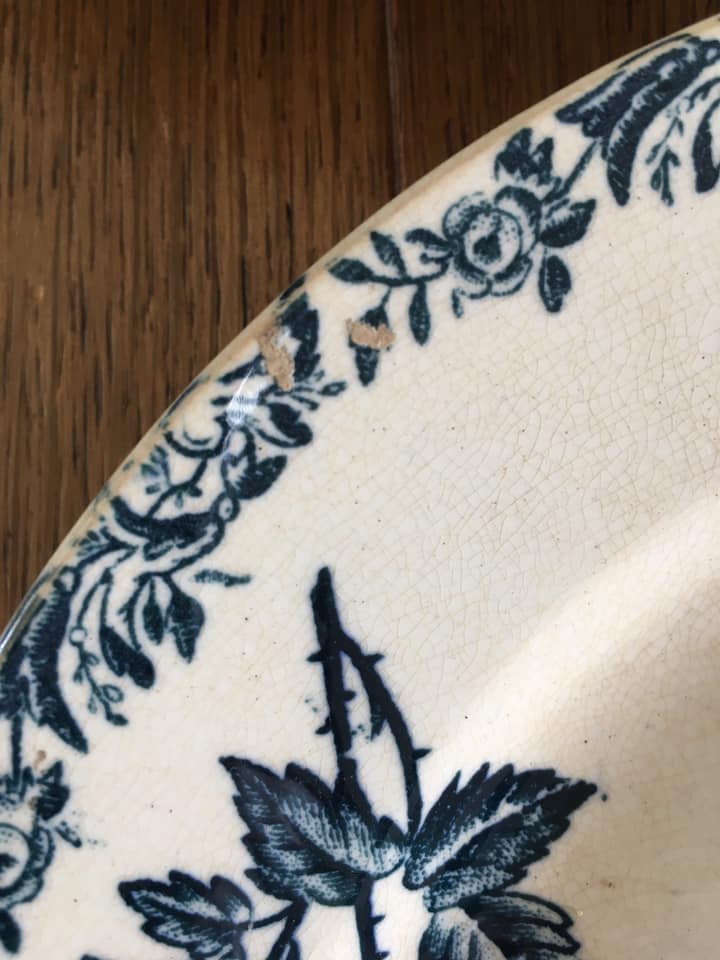 2 old flat plates decorated with dark blue roses in earthenware. Two different settings