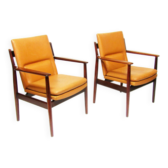 Deux chaises danoises "341" des années 1970 en palissandre et cuir par Arne Vodder pour Sibast