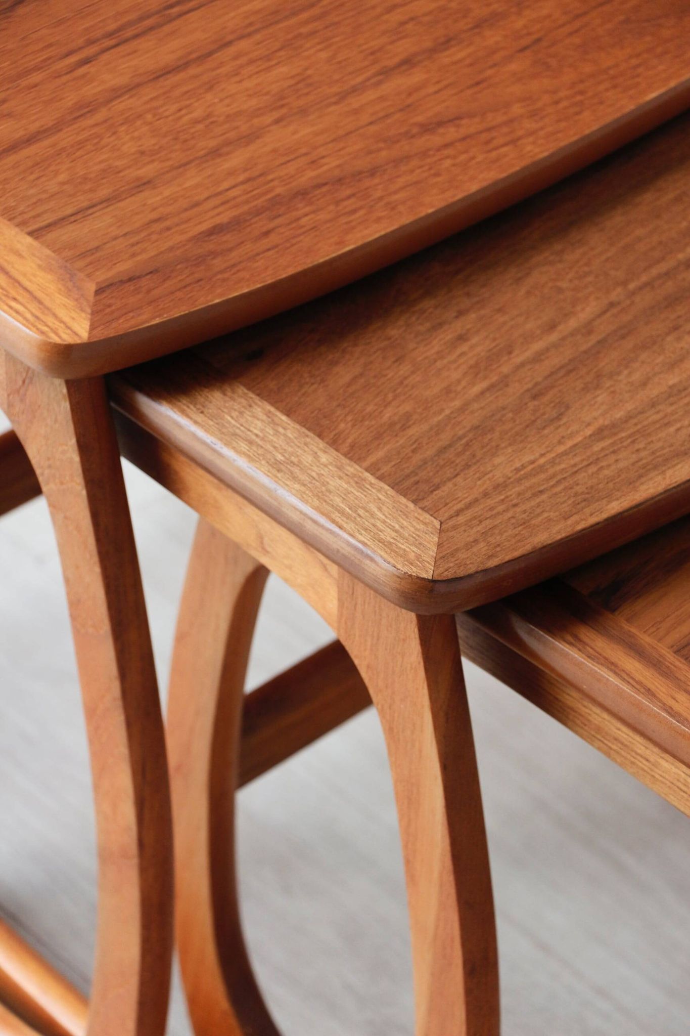 Tables gigognes en teck éditées par Nathan, années 60