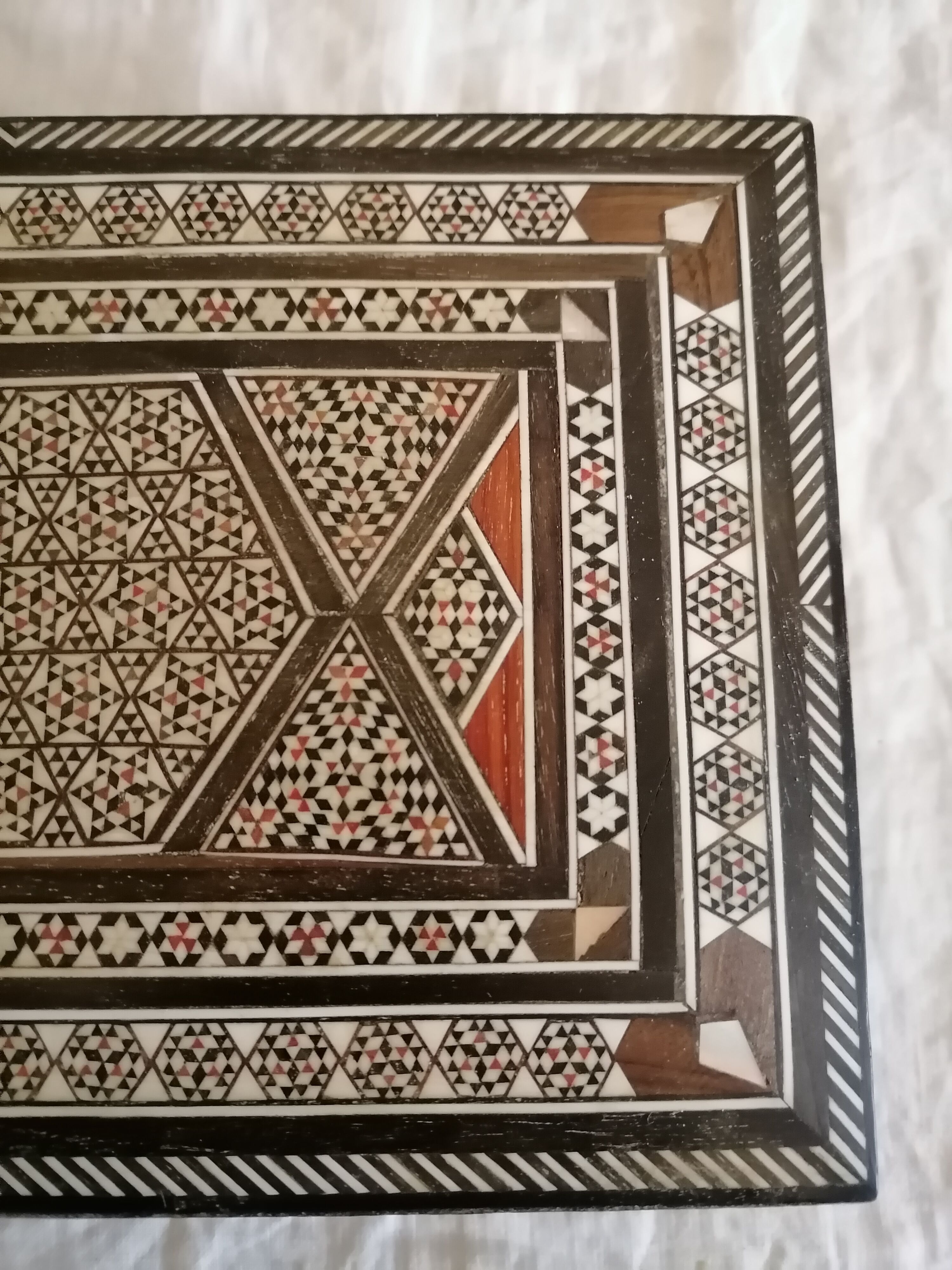 Former Syrian box in marquetry. Box. 1st half of the 20th century.