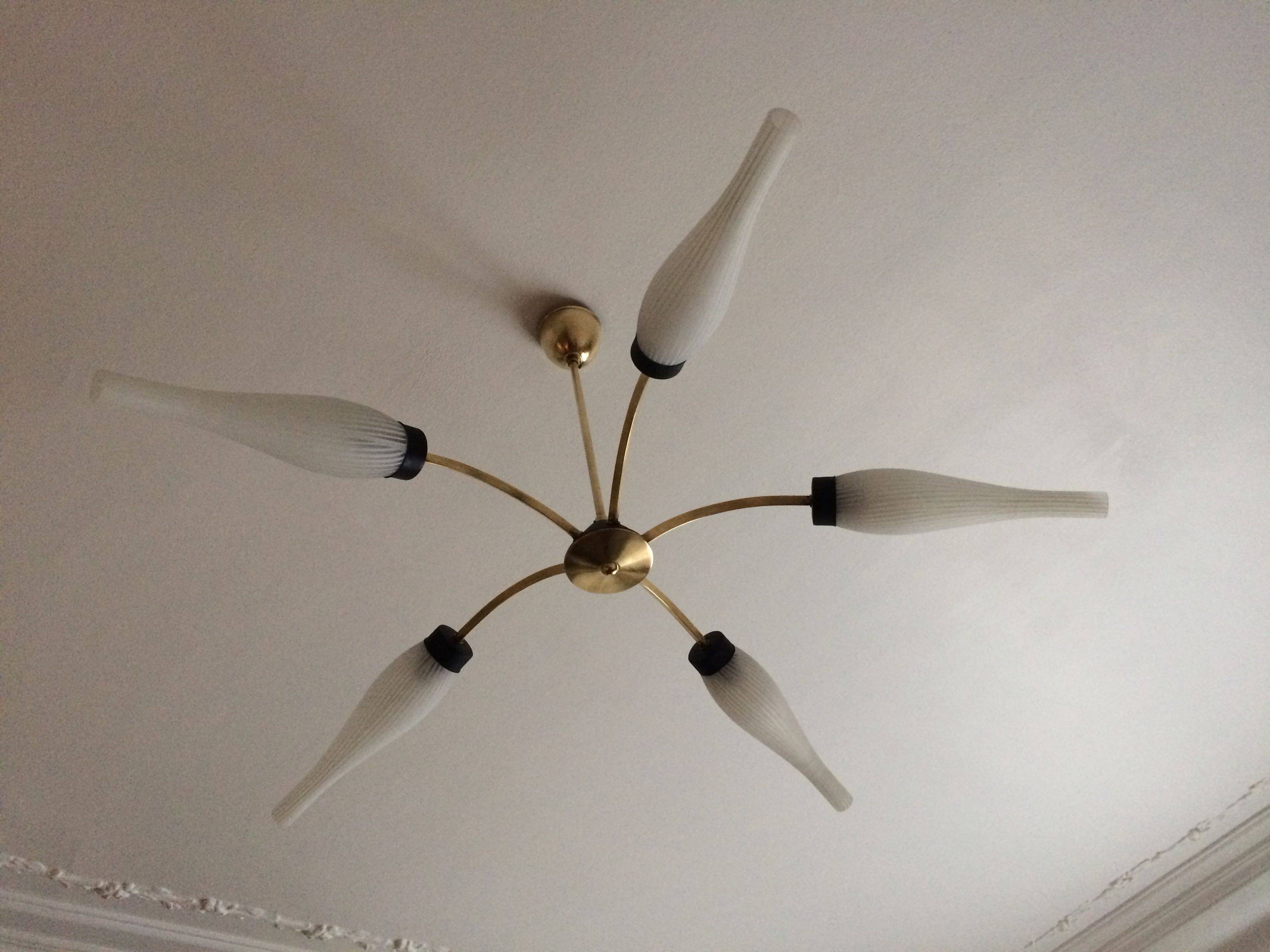 Lustre with 5 branches from the 1960s - 1970s in solid brass and black metal.