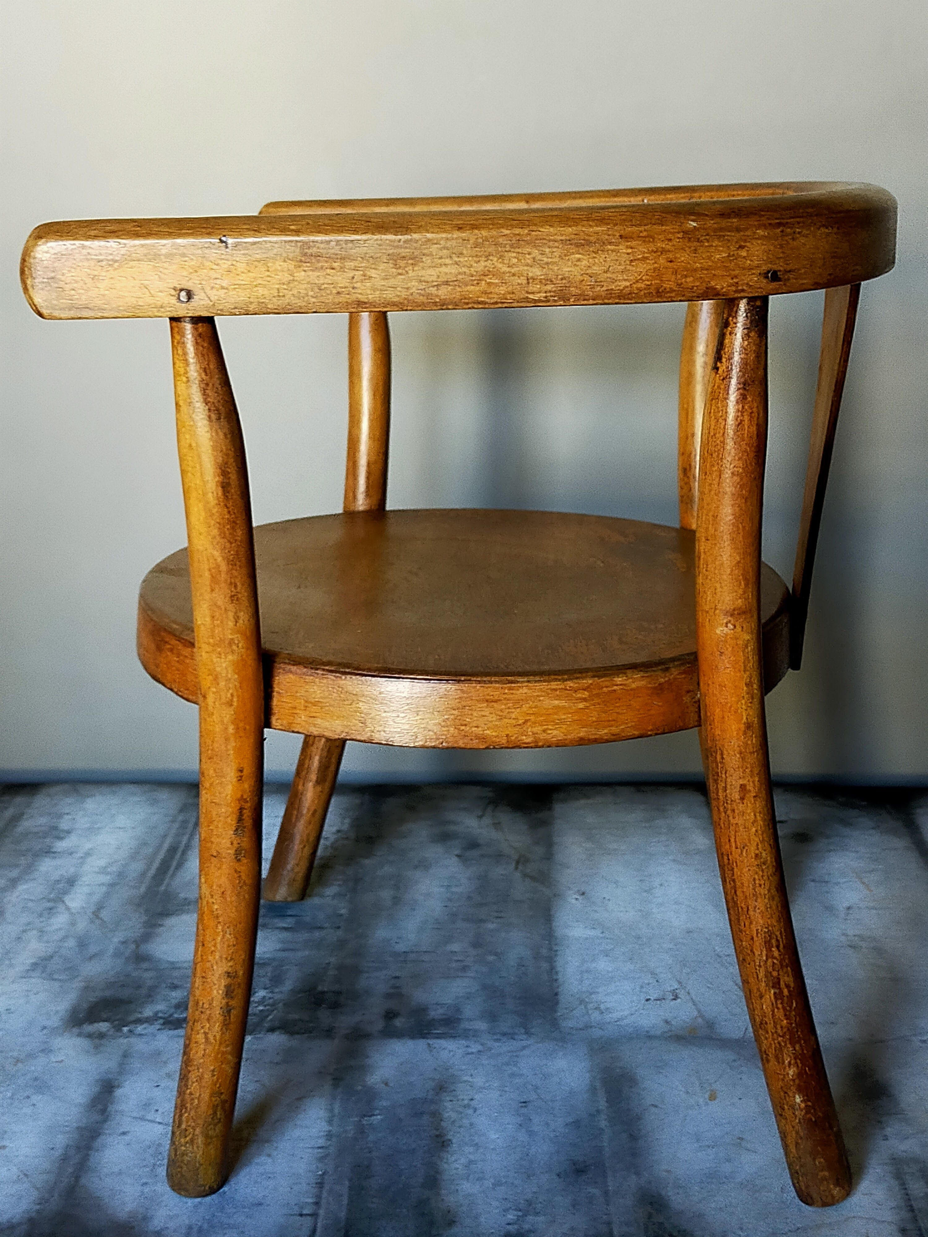 Children's chair in curved wood early 20th century