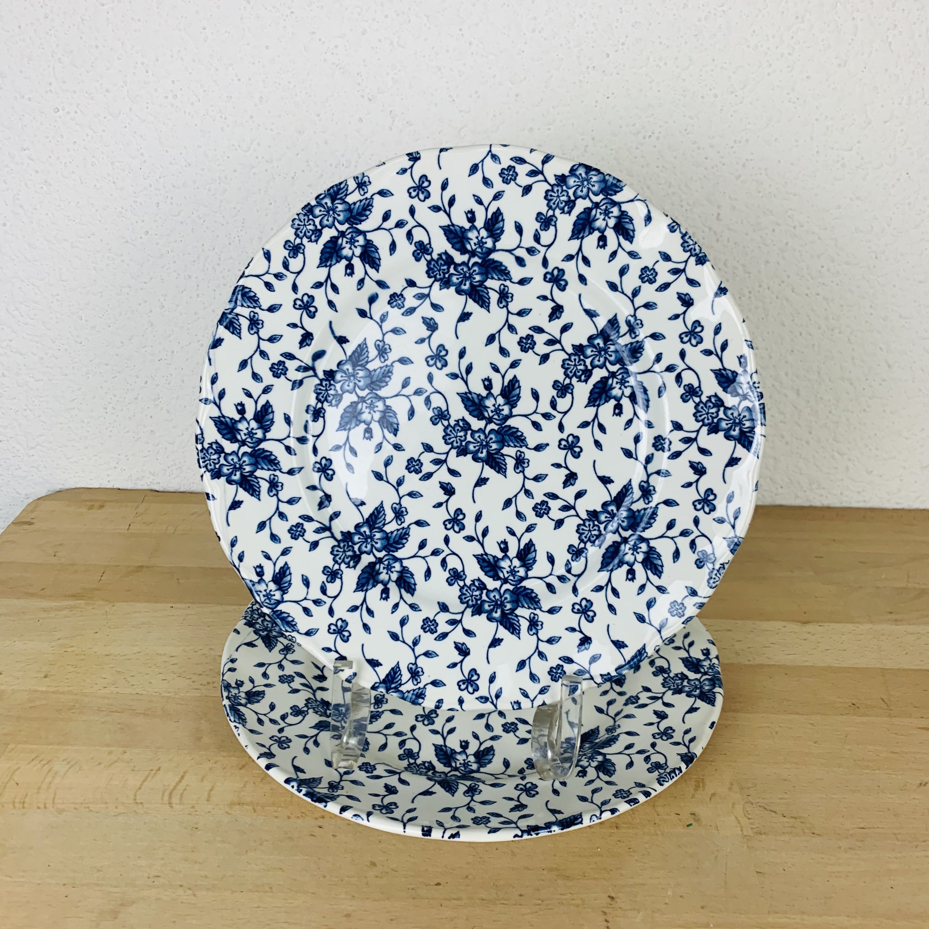 2 English plates blue flowers Royal Tudor Country style bouquet