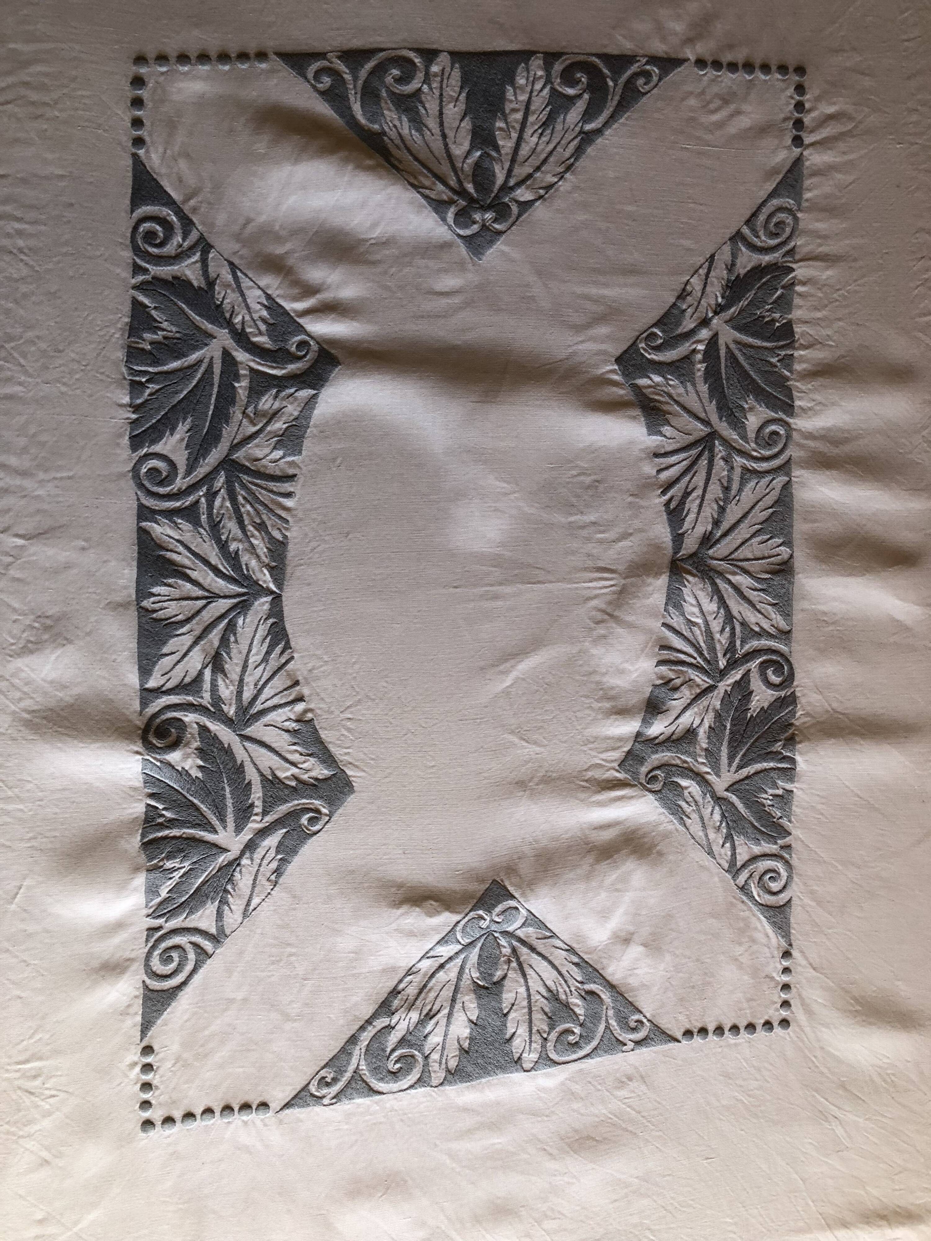 Embroidered linen tablecloth and six napkins