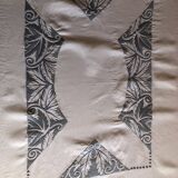 Embroidered linen tablecloth and six napkins