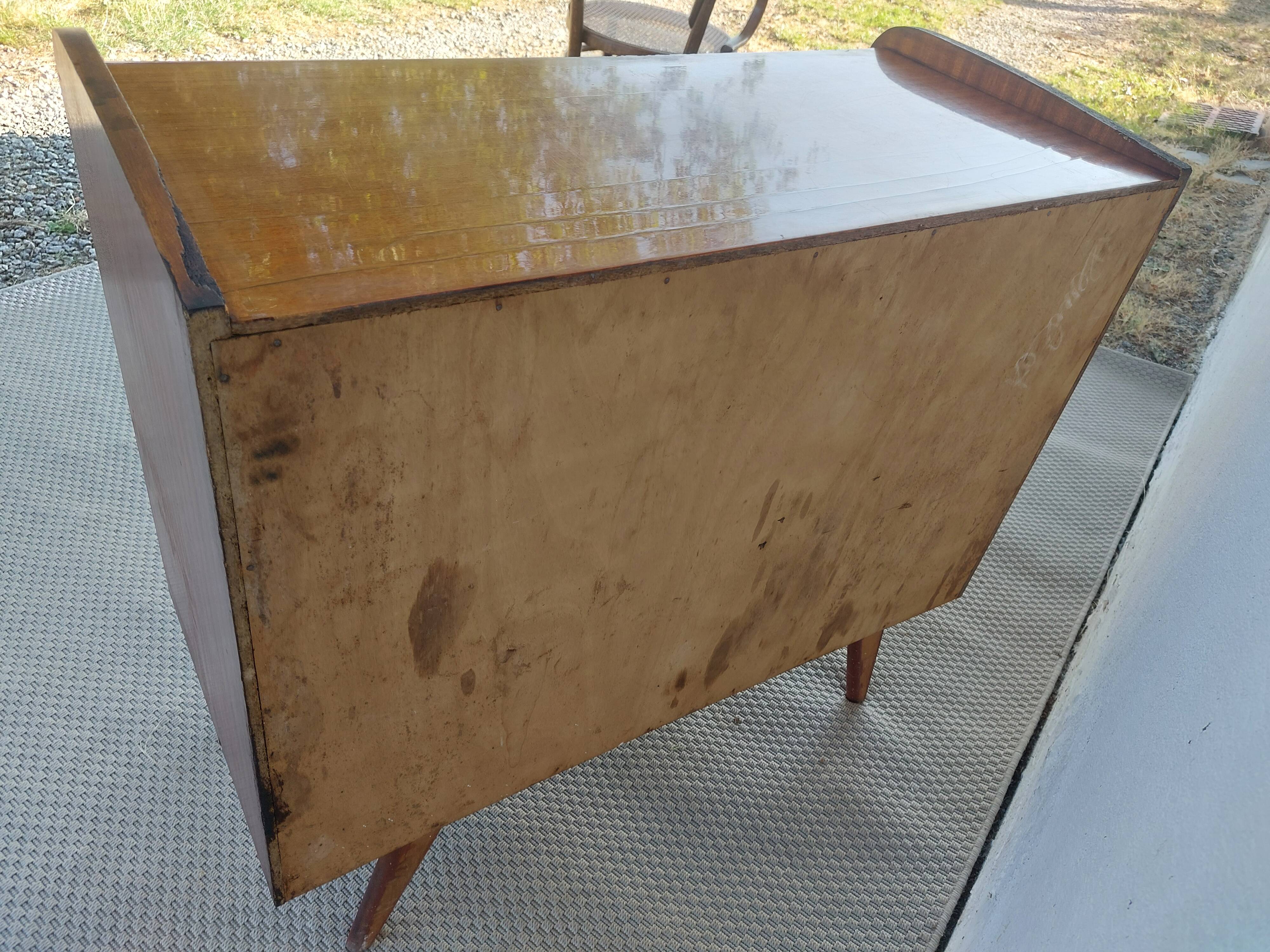 commode aux pieds compas, effet miroir, vintage