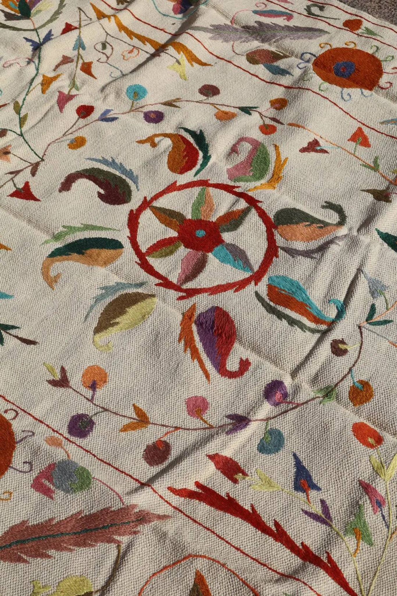 Multicoloured white kilim rug – 238 x 159 cm