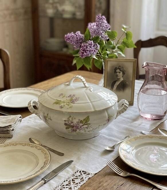 Soup tureen