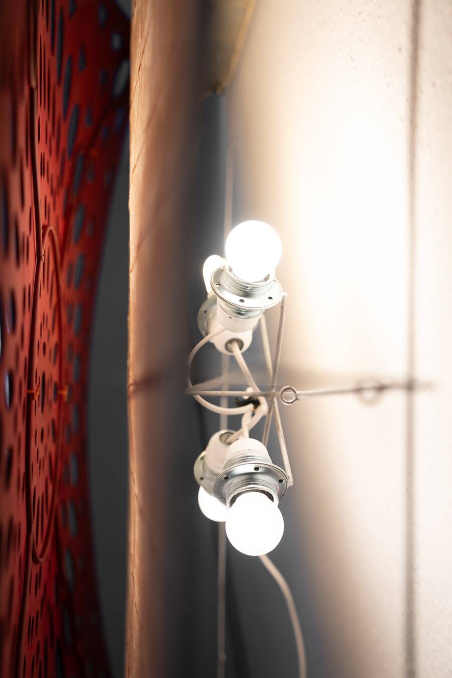 Square wall lamp in red wood and rice paper, prod. Steelline 1980