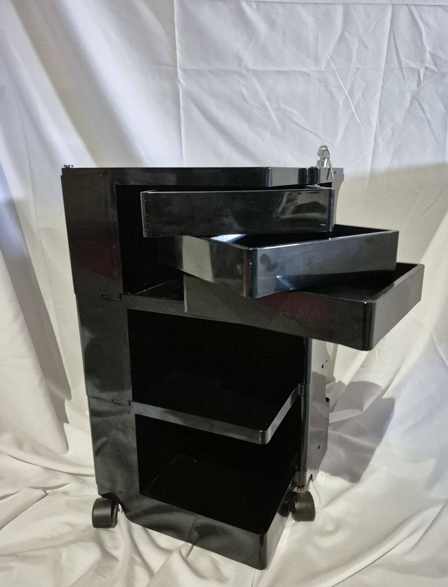 Édition précoce du chariot boby joe colombo bieffeplast noir 1970