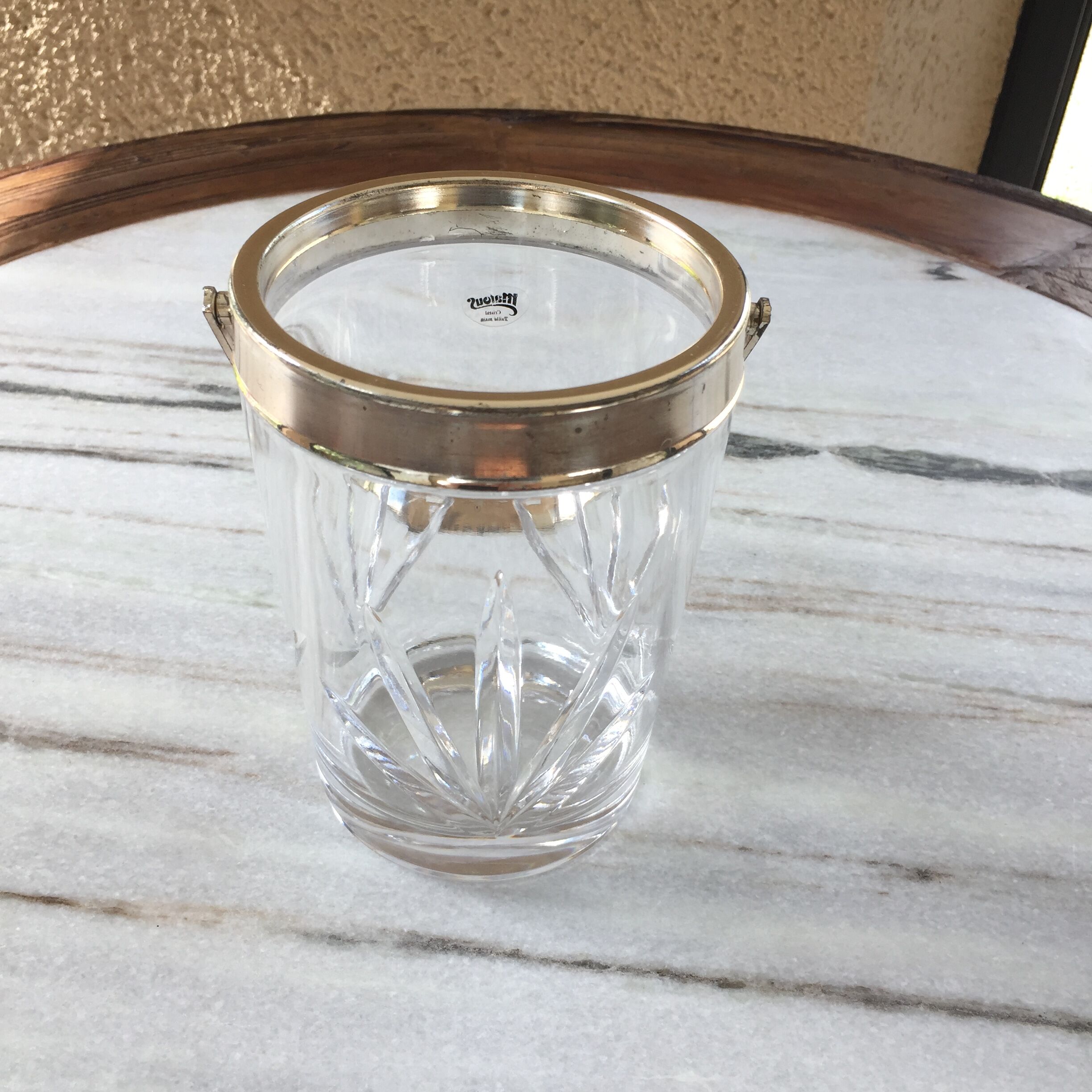 Ice bucket / cut crystal ice cubes