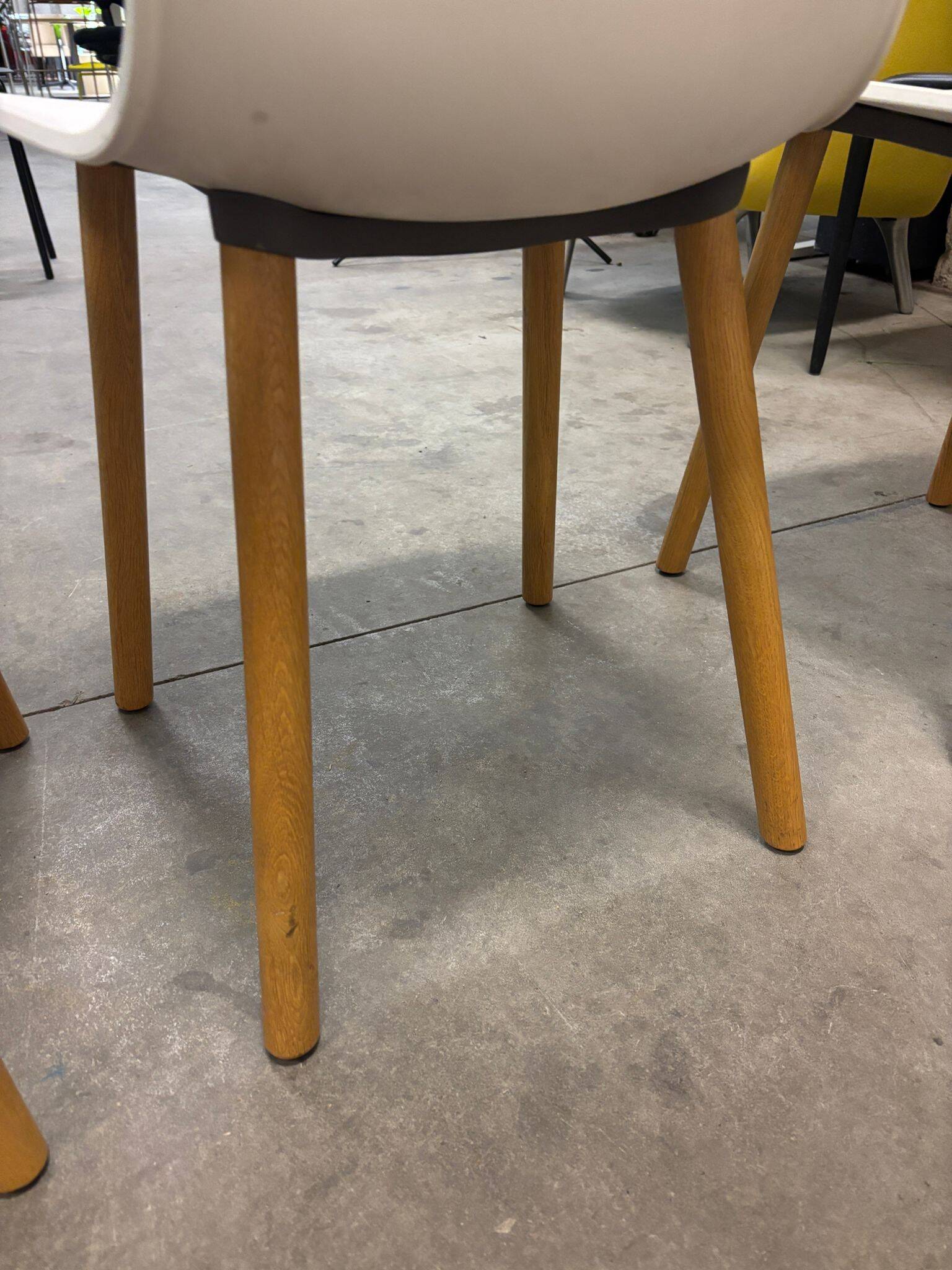 Vitra Hal Jasper Morrison, plastic and wood – white – work chair