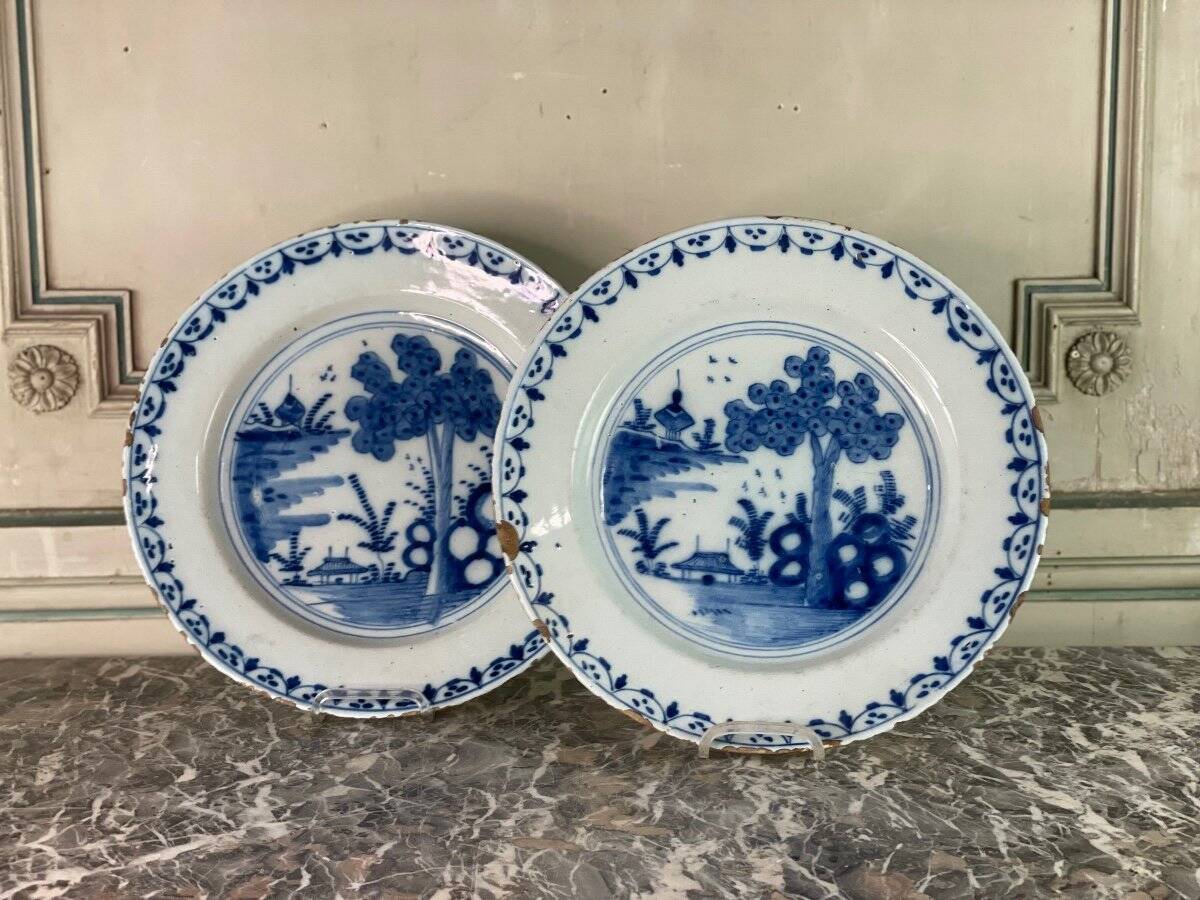 Paire de plats en faïence de Delft, XVIIIème siècle