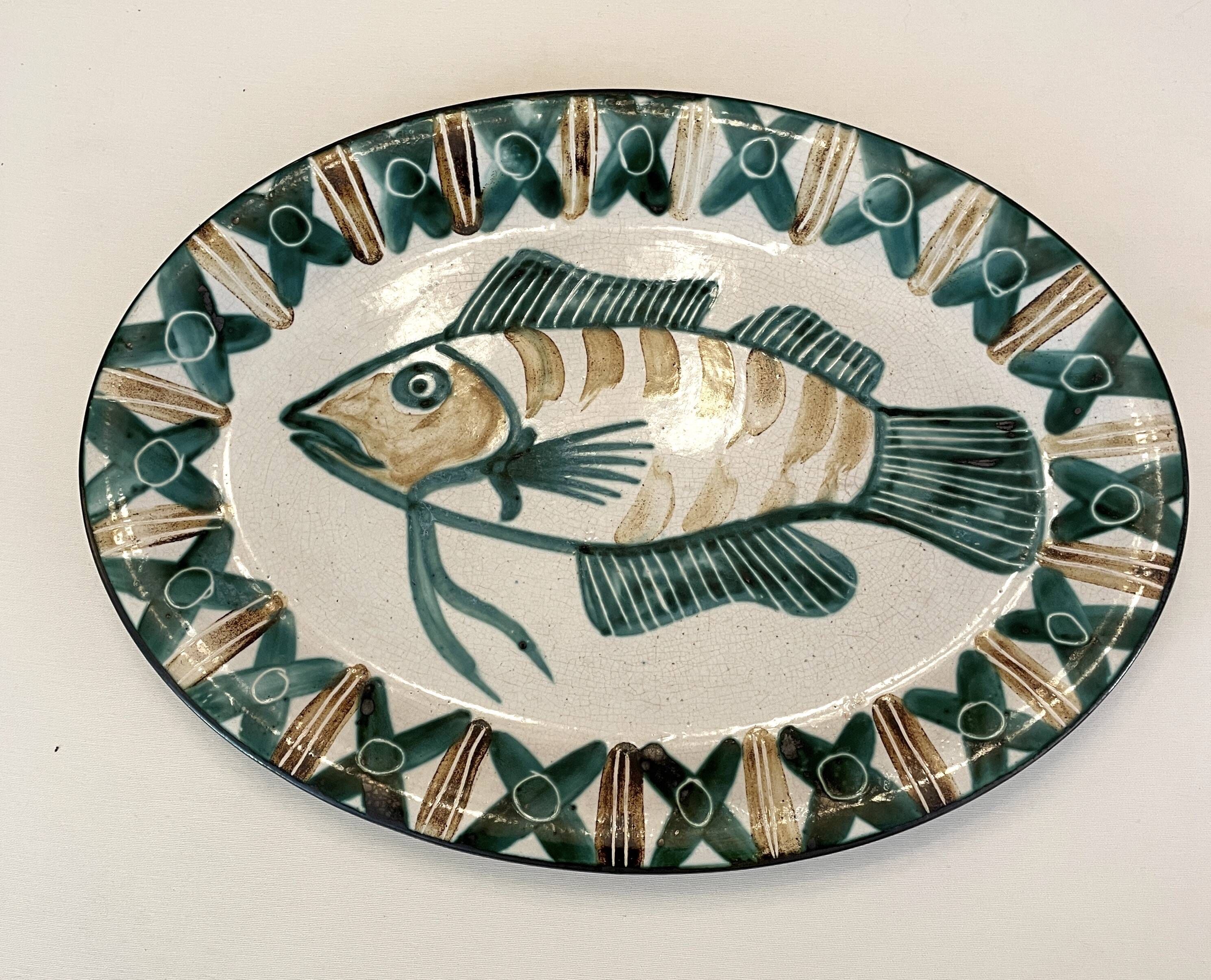 Plat Robert Picault Vallauris décor au poisson