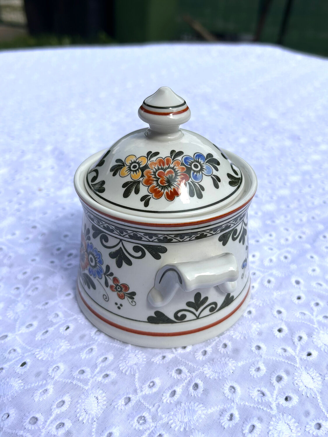 Sugar bowl