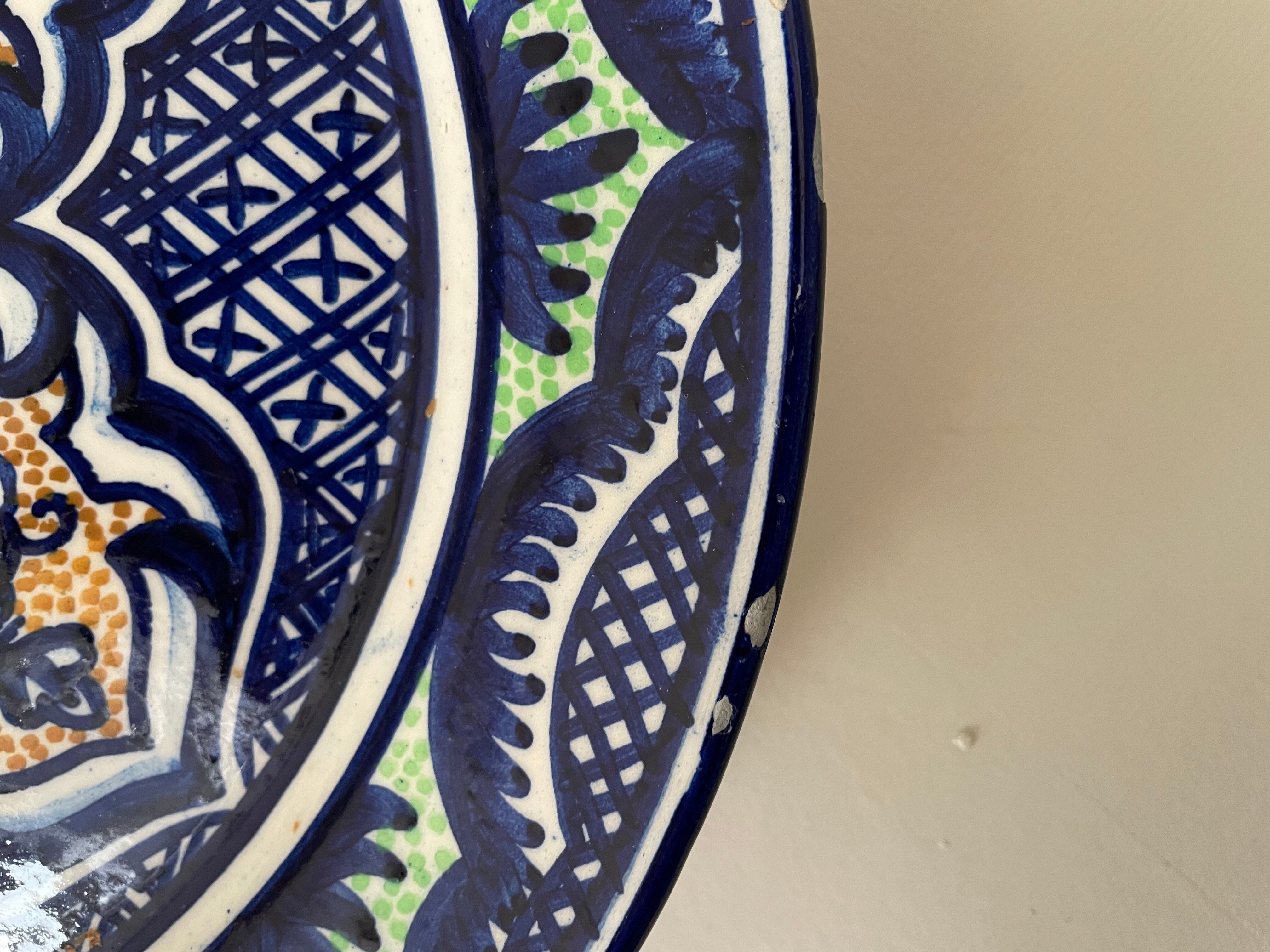 Ceramic dish signed Pascual Zorrilla