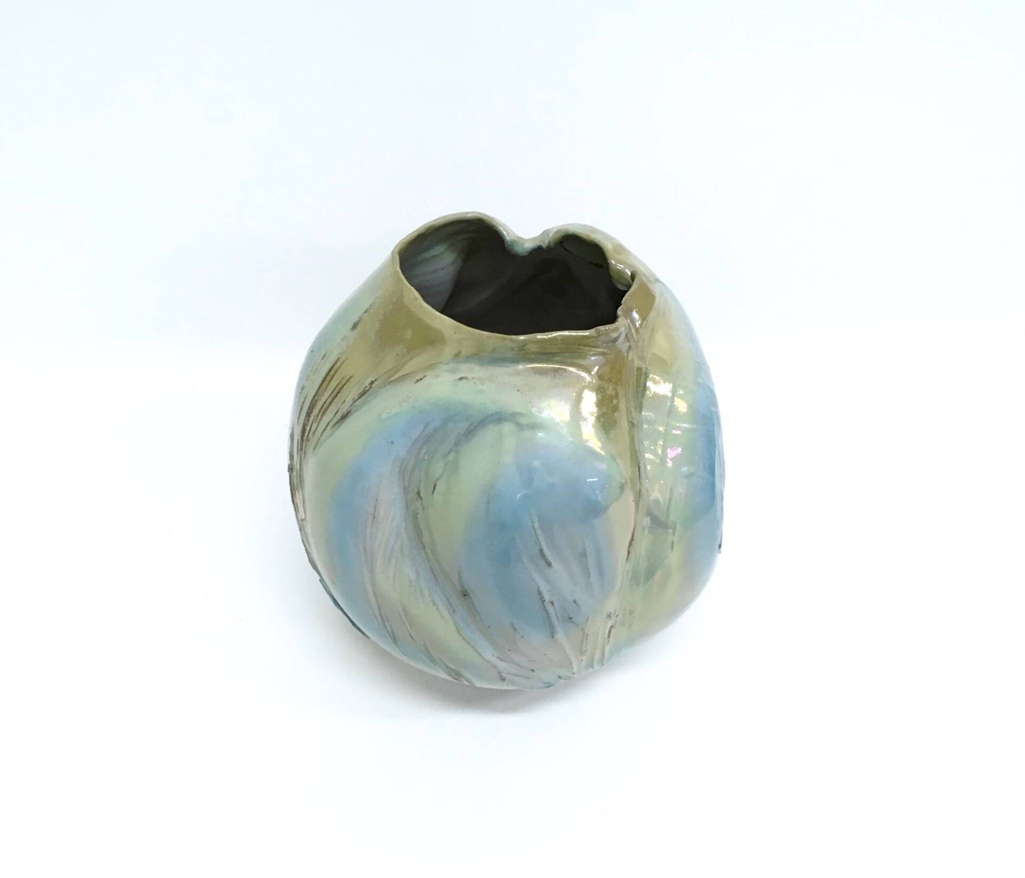 Vase sculptural postmoderne en faïence émaillée bleue irisée, fabriqué à la main, Italie