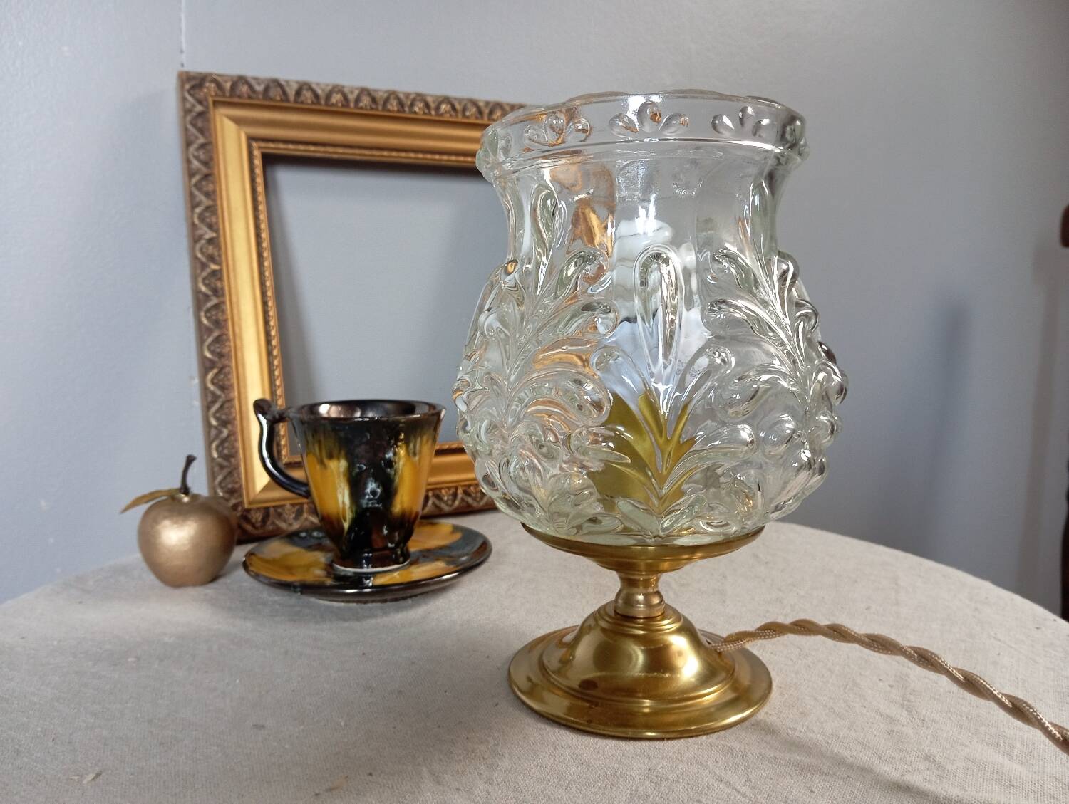 Brass foot table lamp, transparent textured molded globe, art deco style