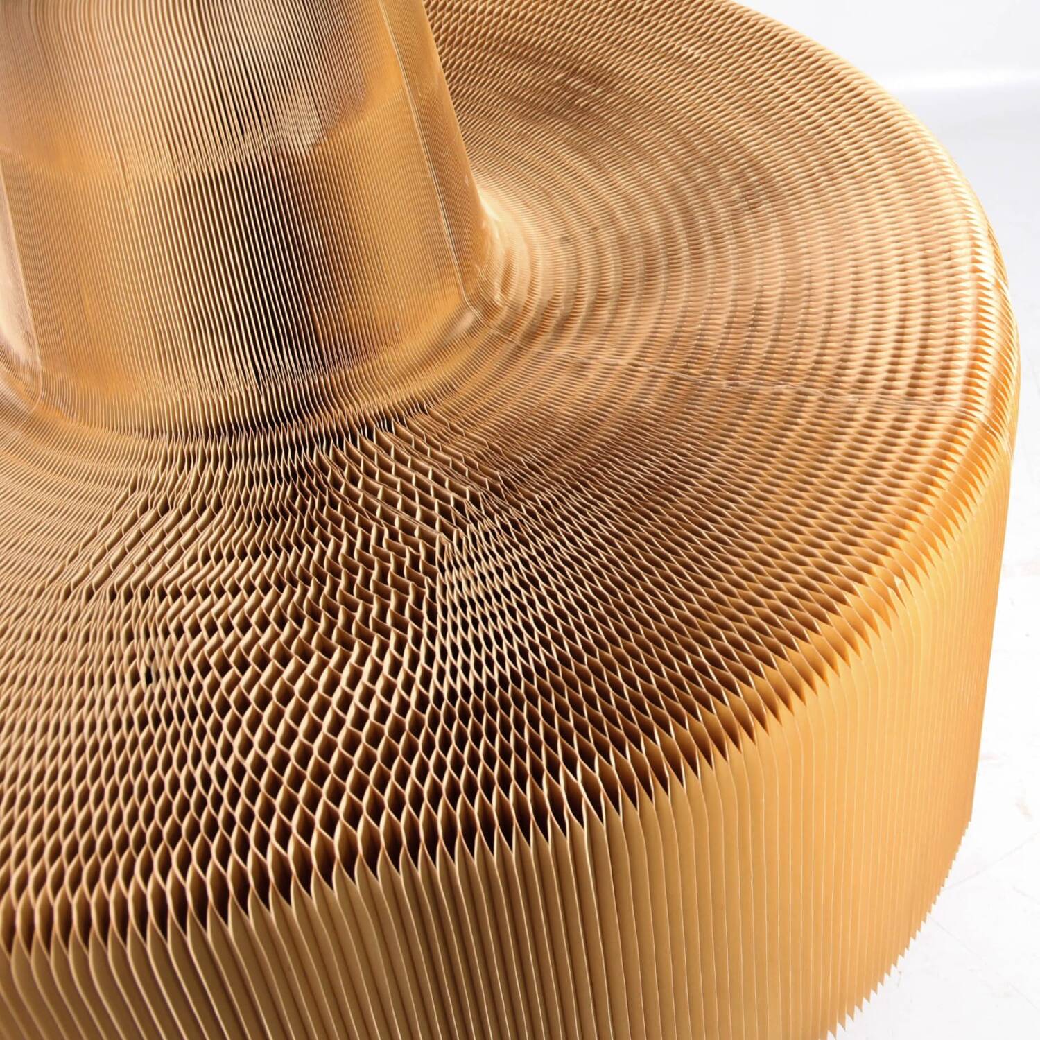 Expandable cardboard seat